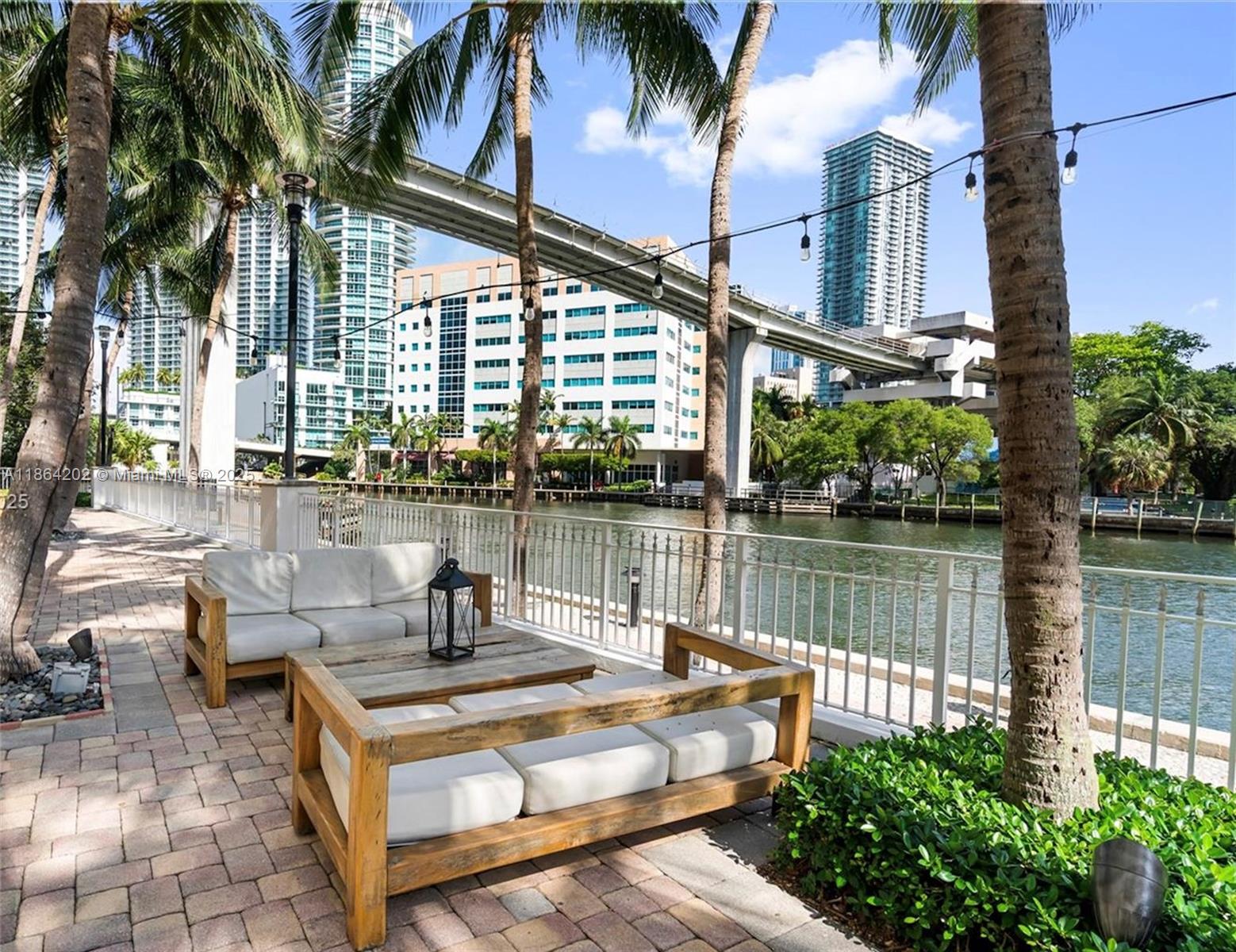 image Brickell On The River24