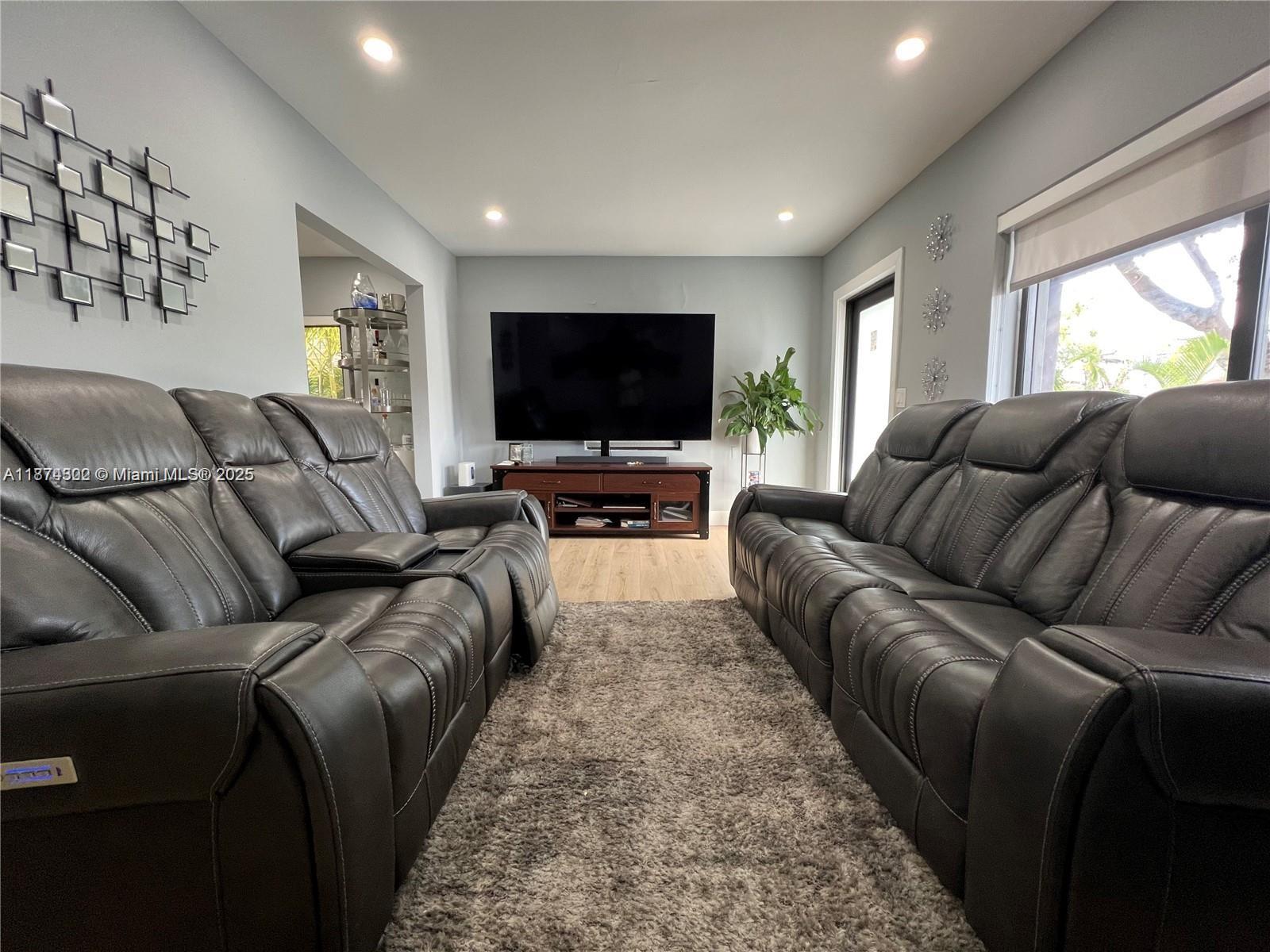 860 NW 18th Pl