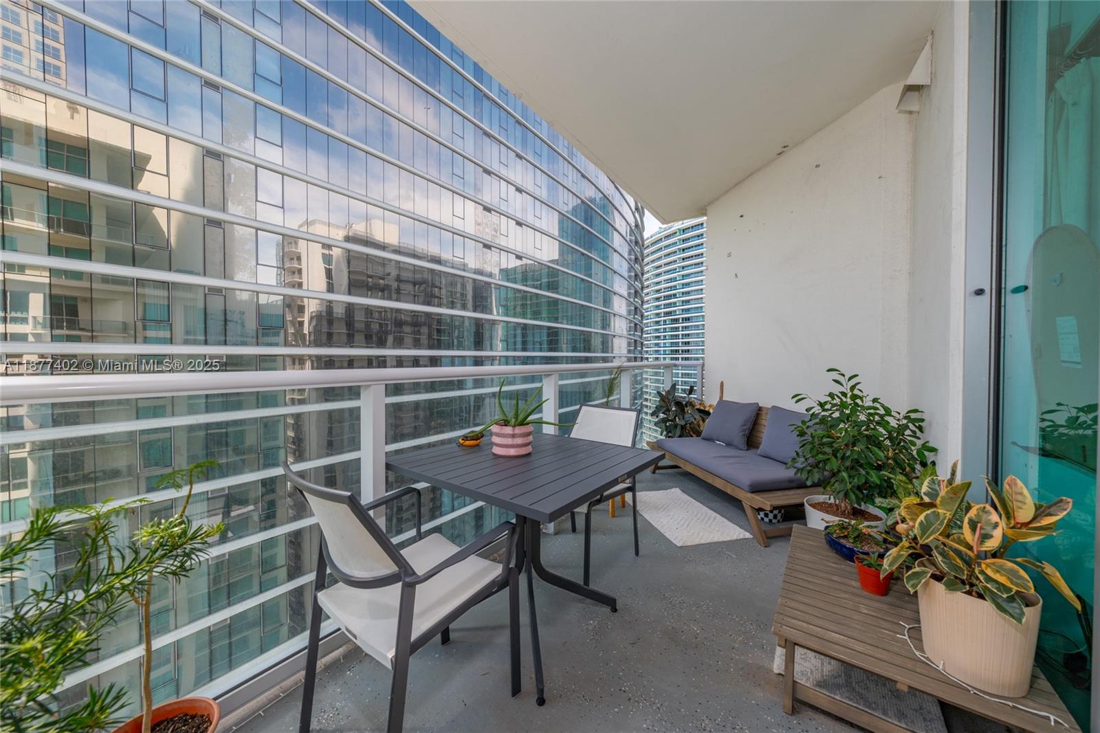image Met 1 Condo16