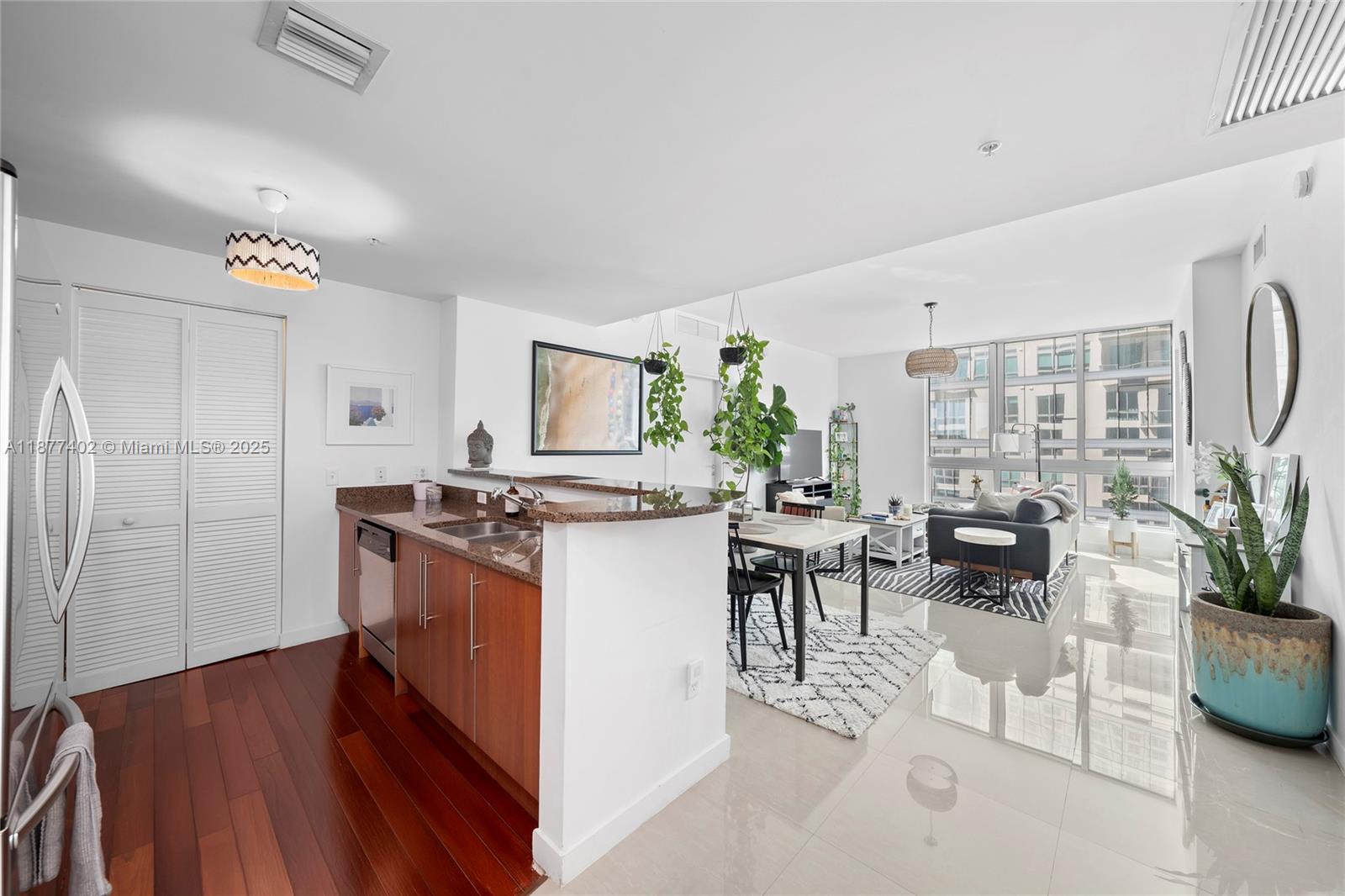 image Met 1 Condo1