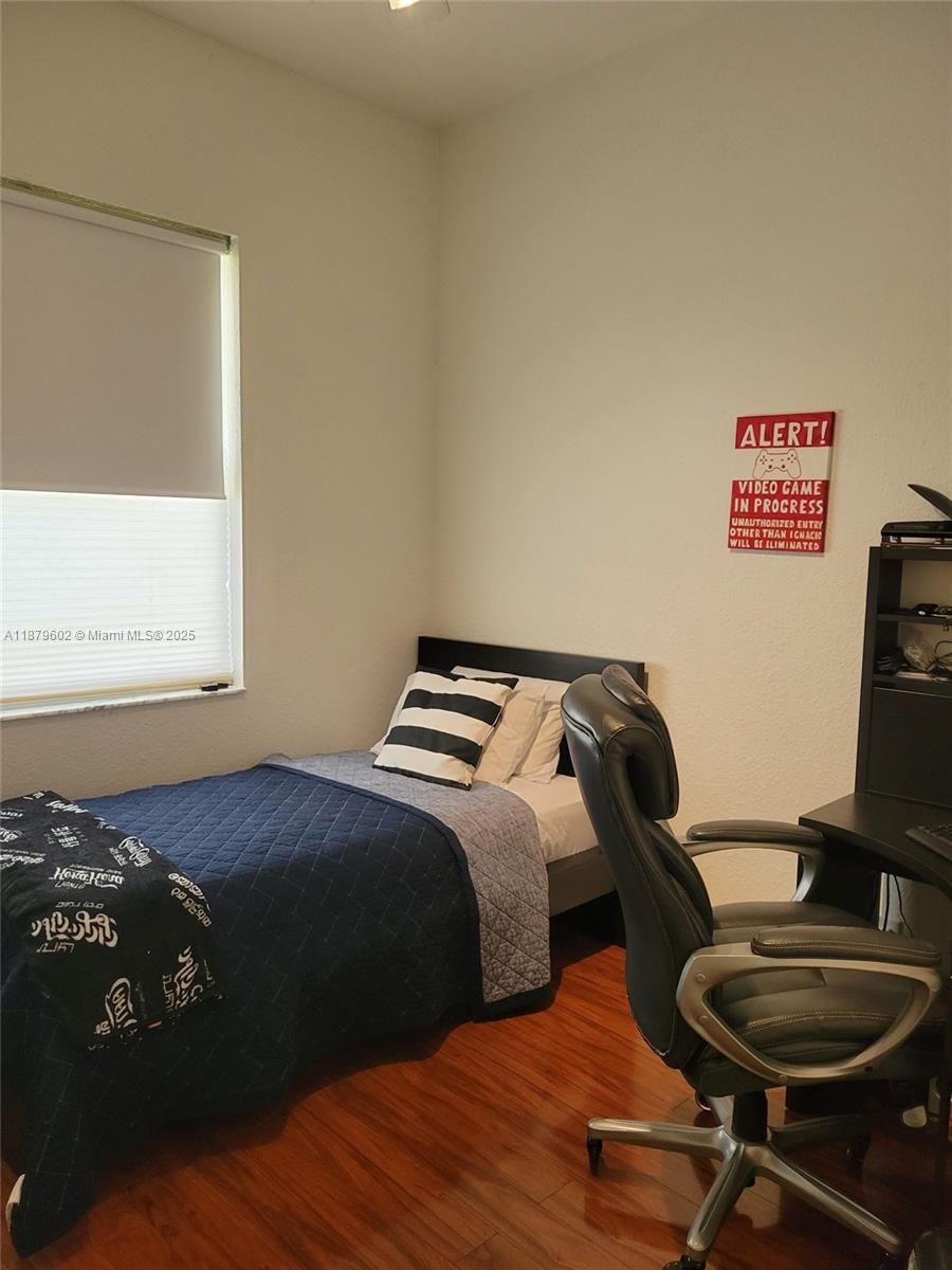 1569 Winterberry Ln Weston, FL 33327