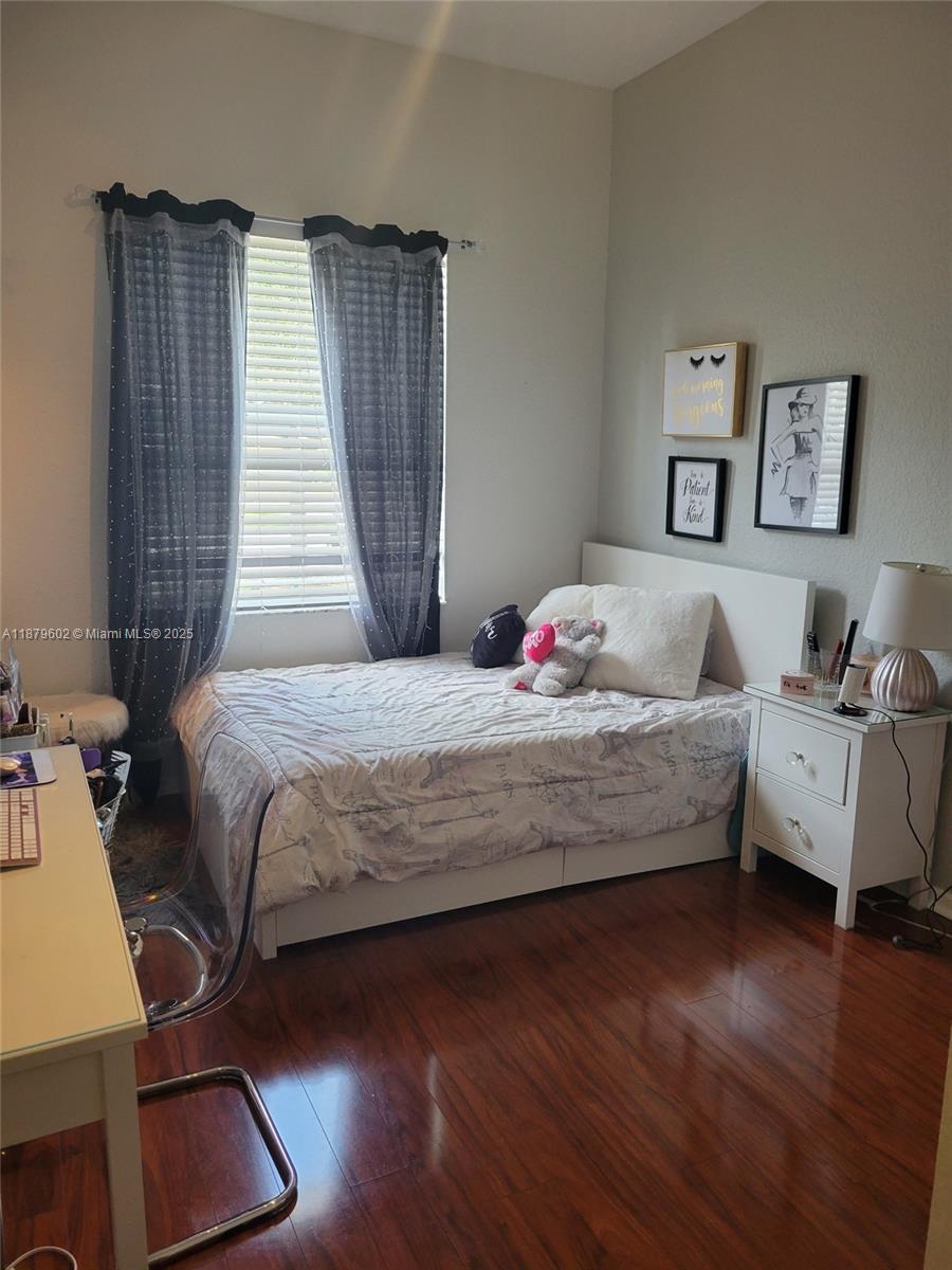 1569 Winterberry Ln Weston, FL 33327