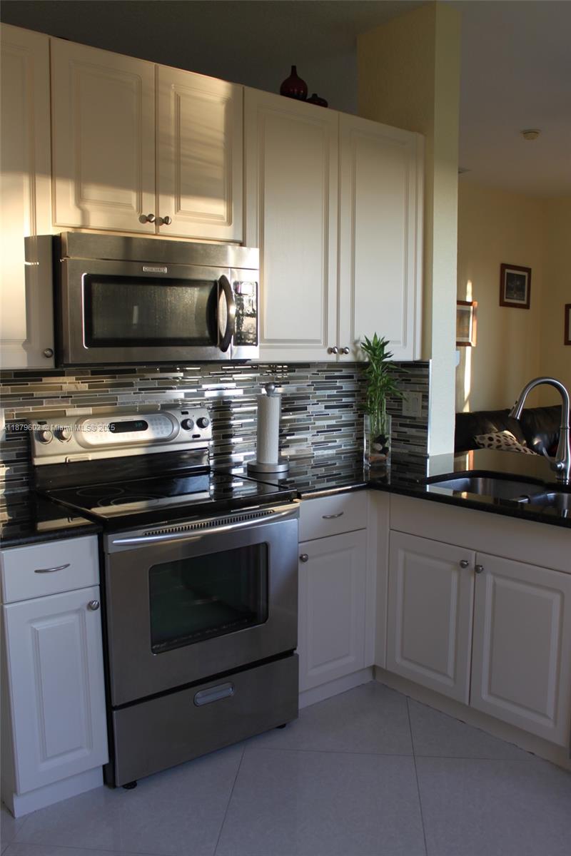 1569 Winterberry Ln Weston, FL 33327