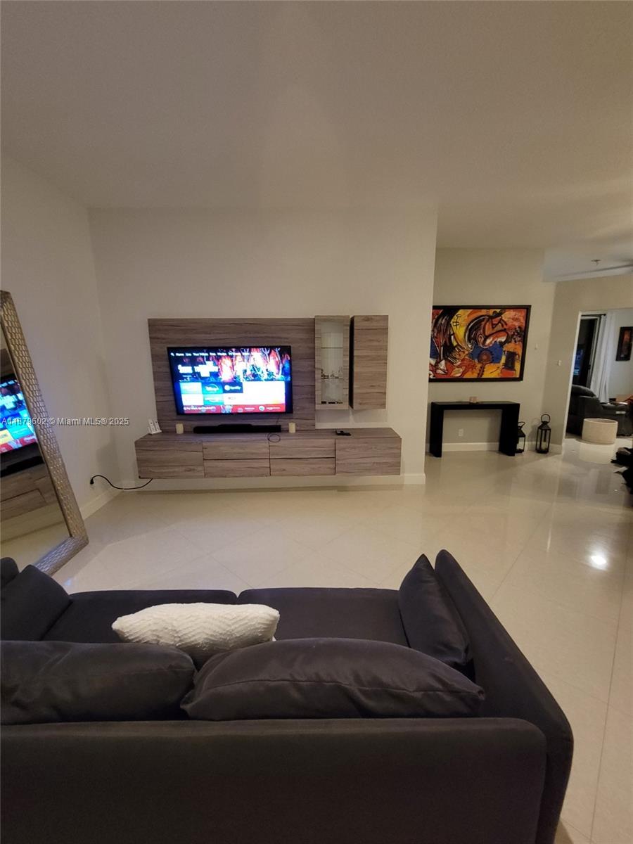 1569 Winterberry Ln Weston, FL 33327