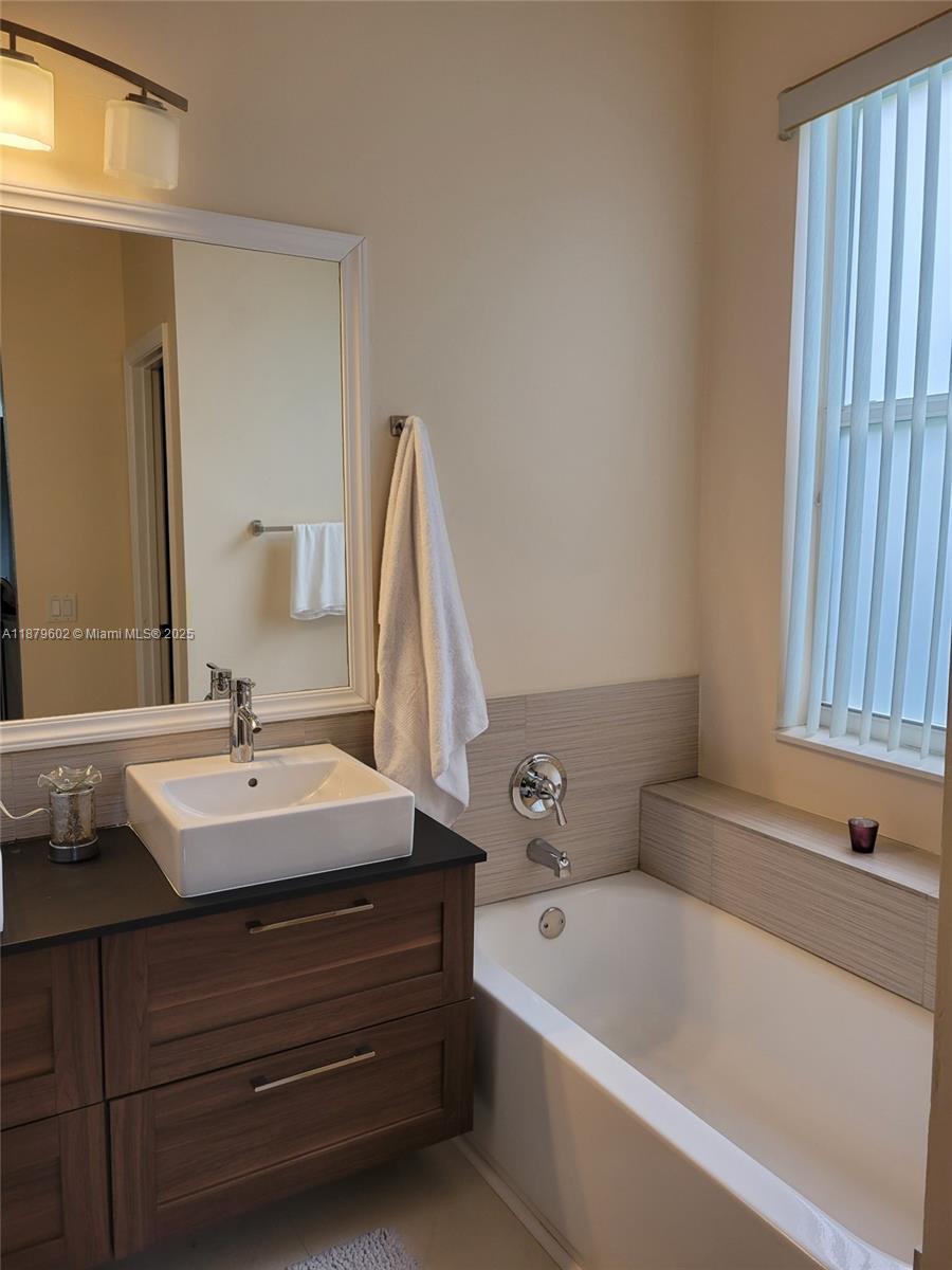 1569 Winterberry Ln Weston, FL 33327