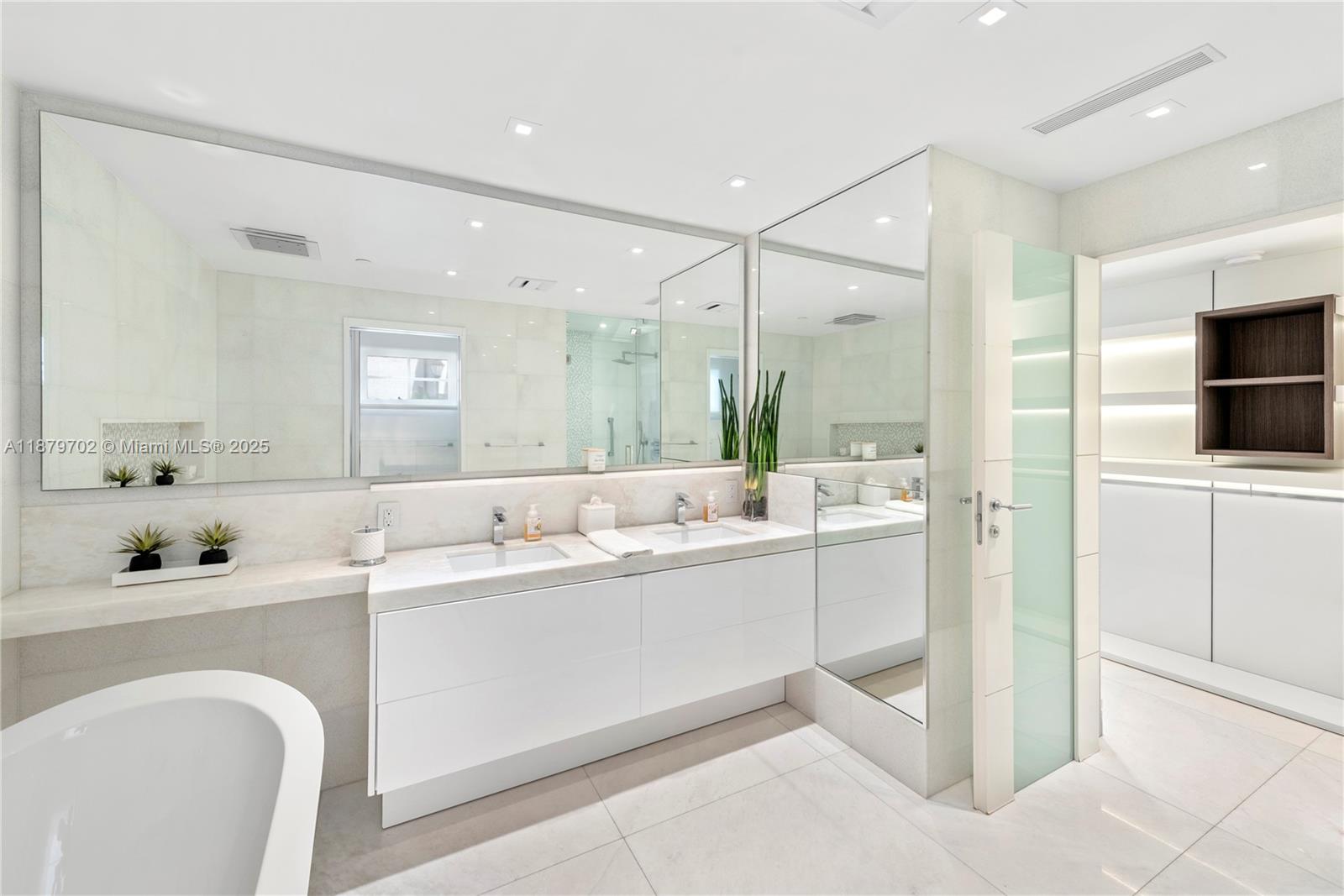 15512 Fisher Is Dr #15512 Miami Beach, FL 33109