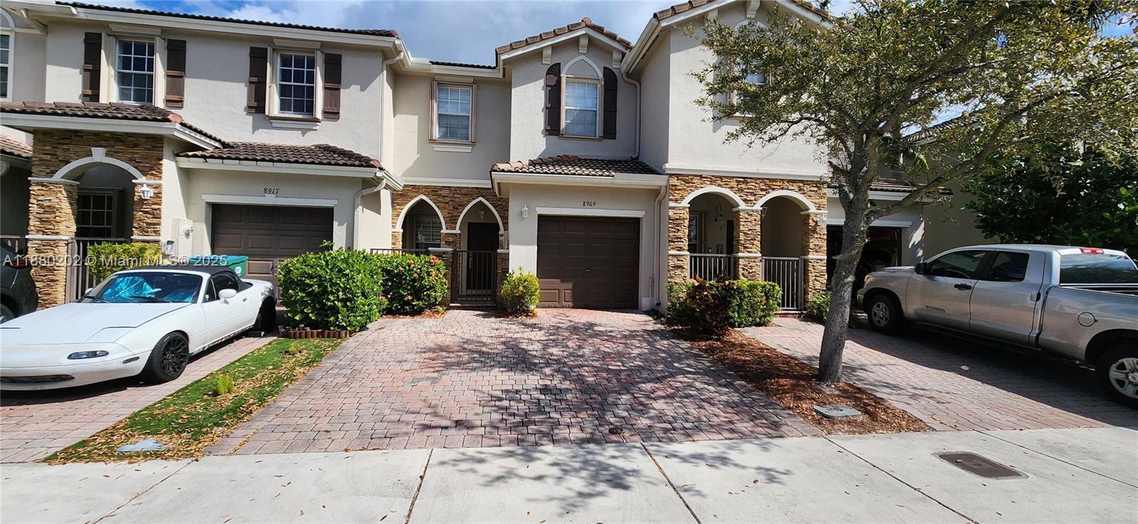 8909 SW 225th Ter