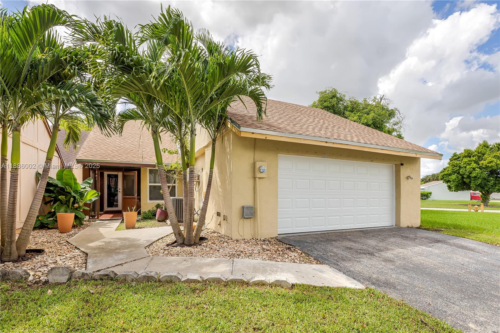 1467 Martin Ct