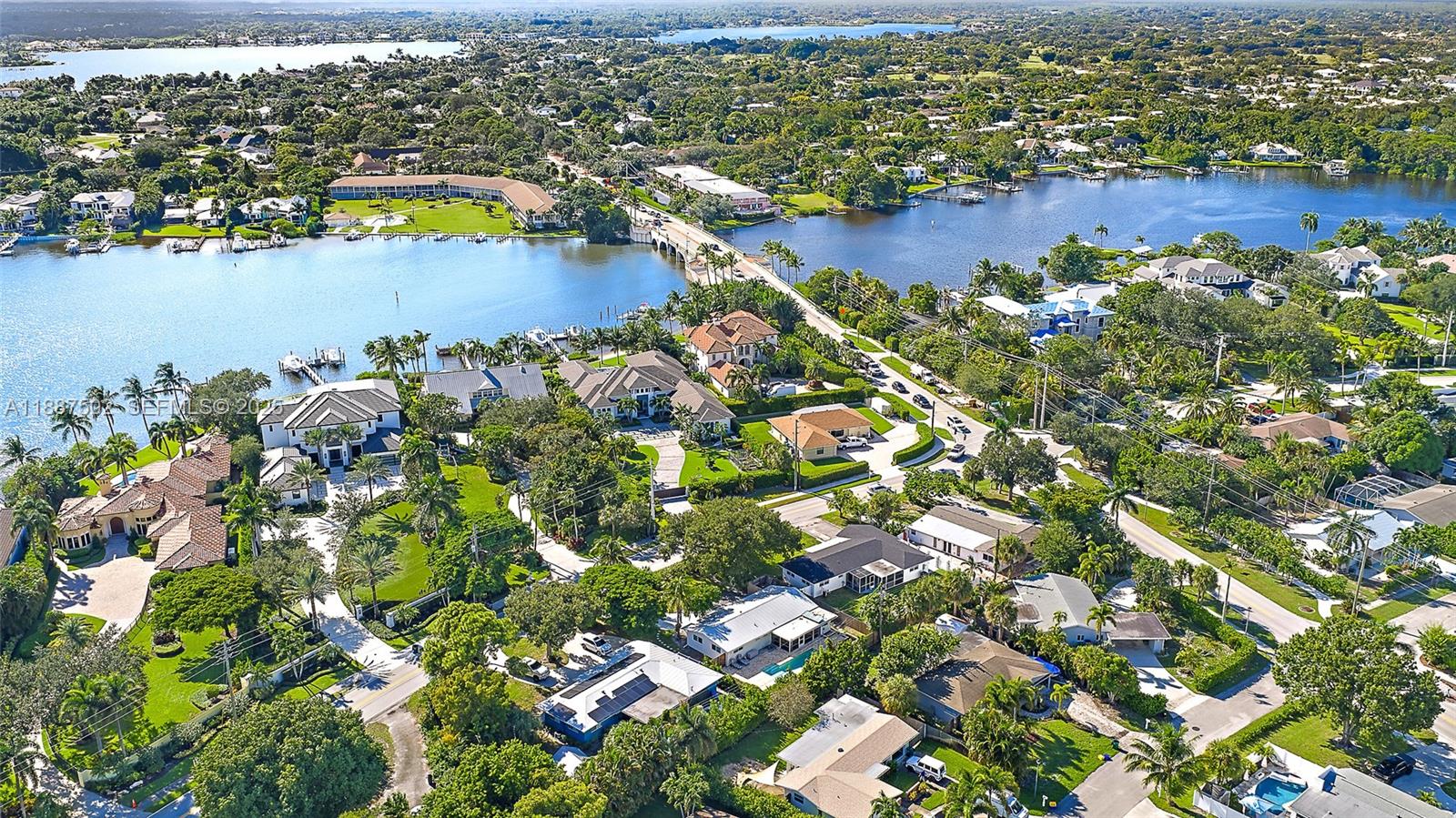 367 W Riverside Dr Tequesta, FL 33469