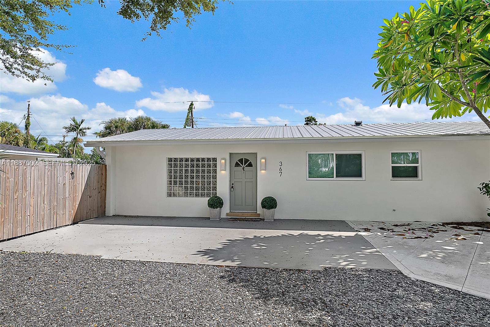 367 W Riverside Dr Tequesta, FL 33469