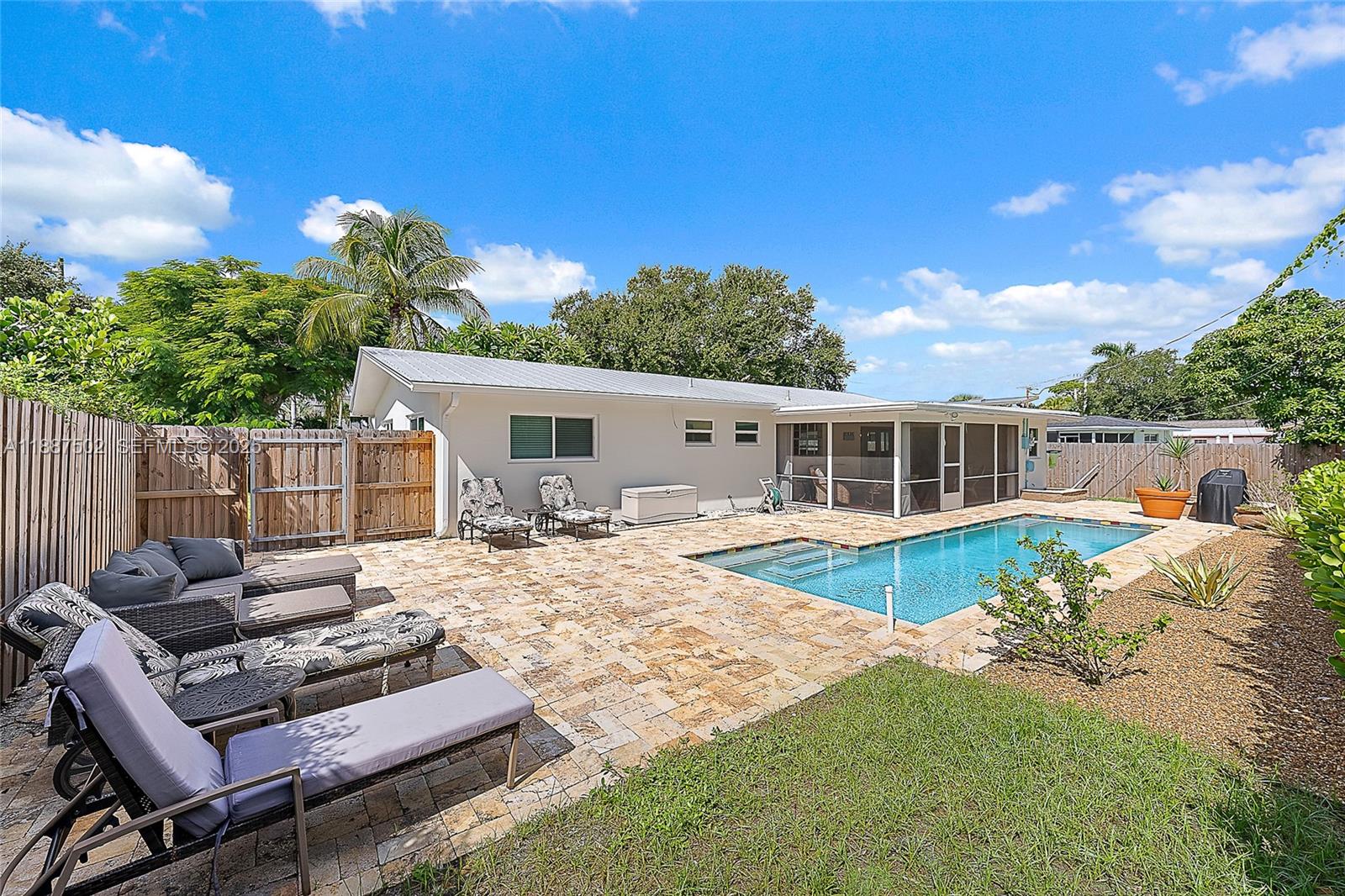 367 W Riverside Dr Tequesta, FL 33469