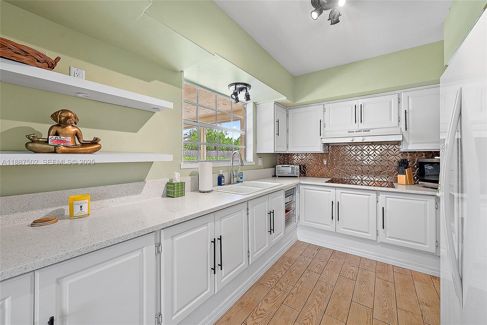 367 W Riverside Dr Tequesta, FL 33469