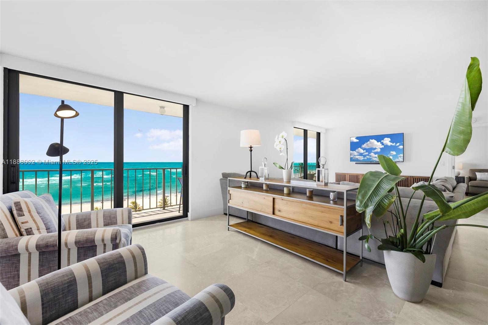 2625 Collins Ave #907