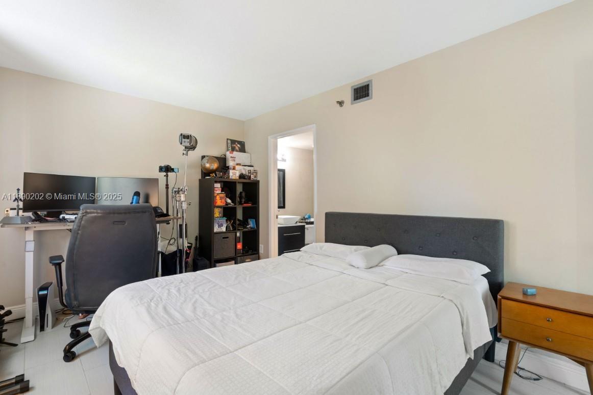 image Madison Downtown Condo6