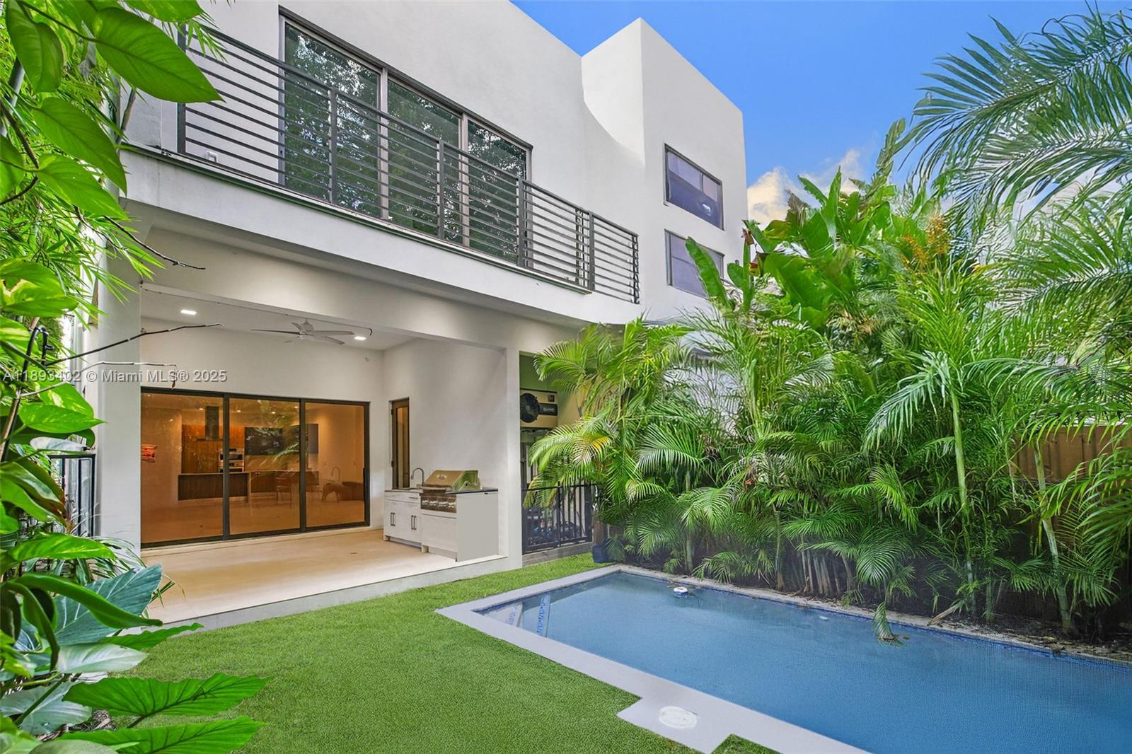 3063 Elizabeth St Miami, FL 33133