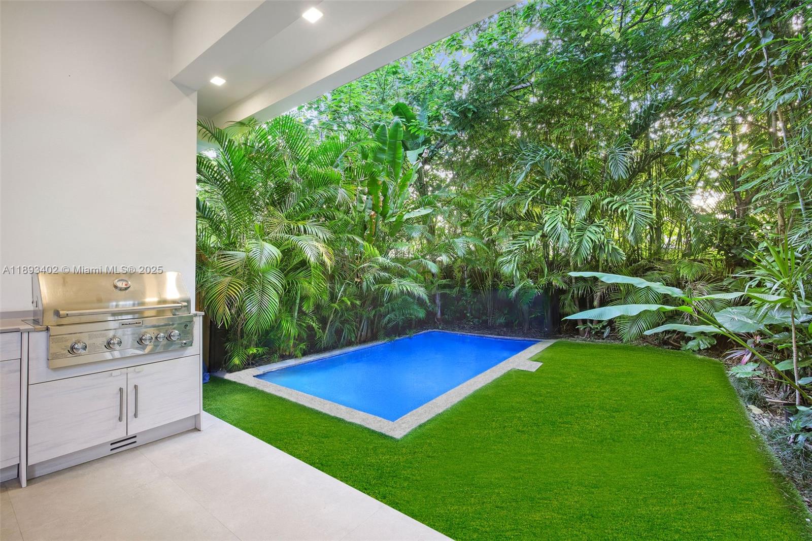 3063 Elizabeth St Miami, FL 33133