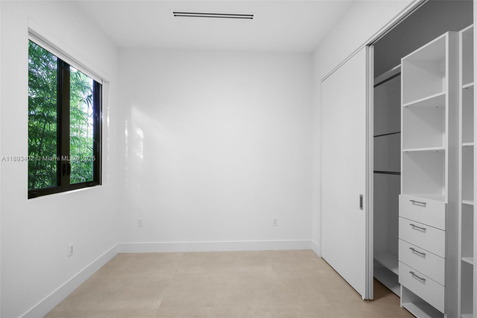 3063 Elizabeth St Miami, FL 33133