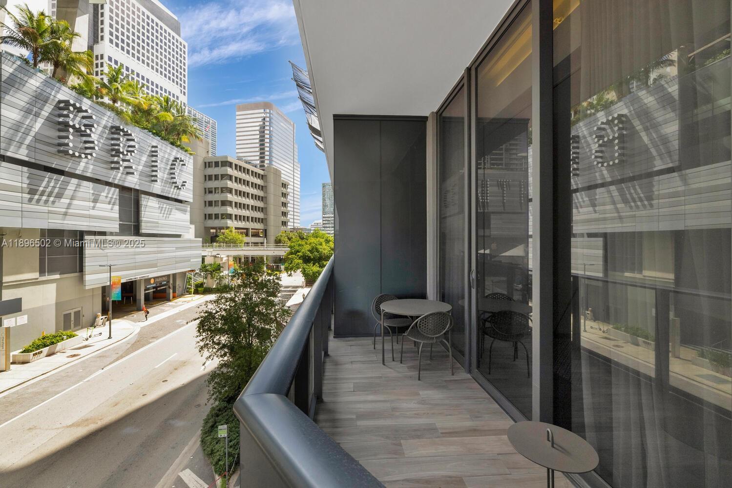 image Sls Lux Brickell8