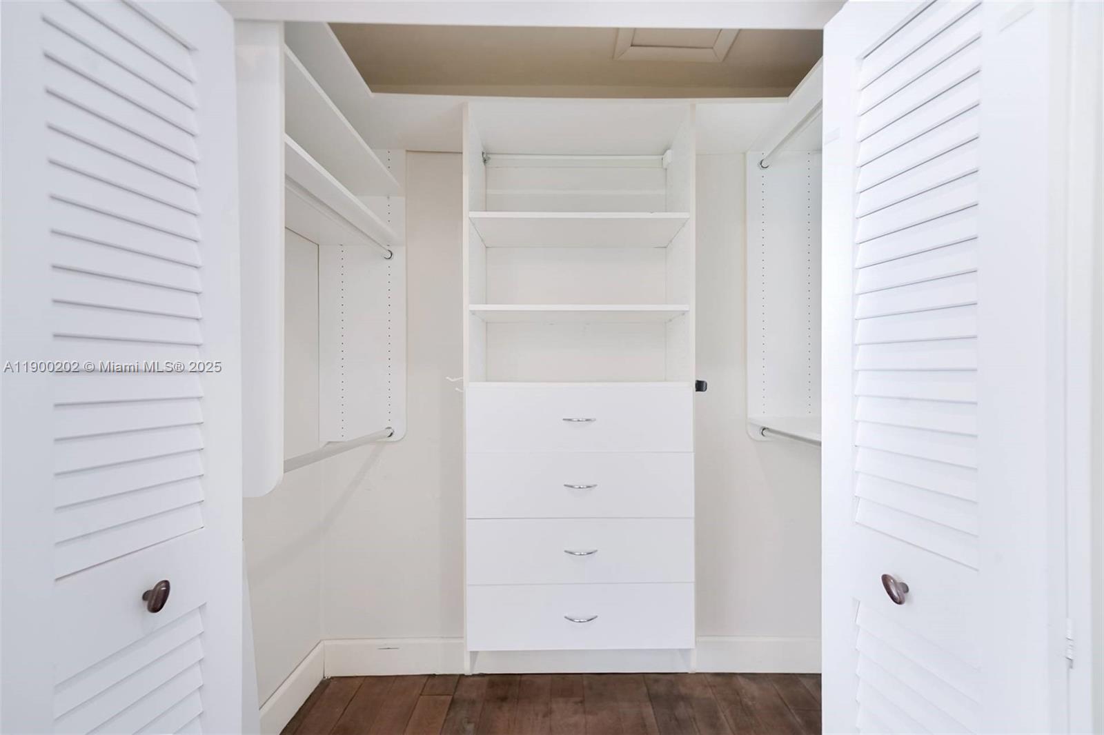 4920 SW 76th St Miami, FL 33143