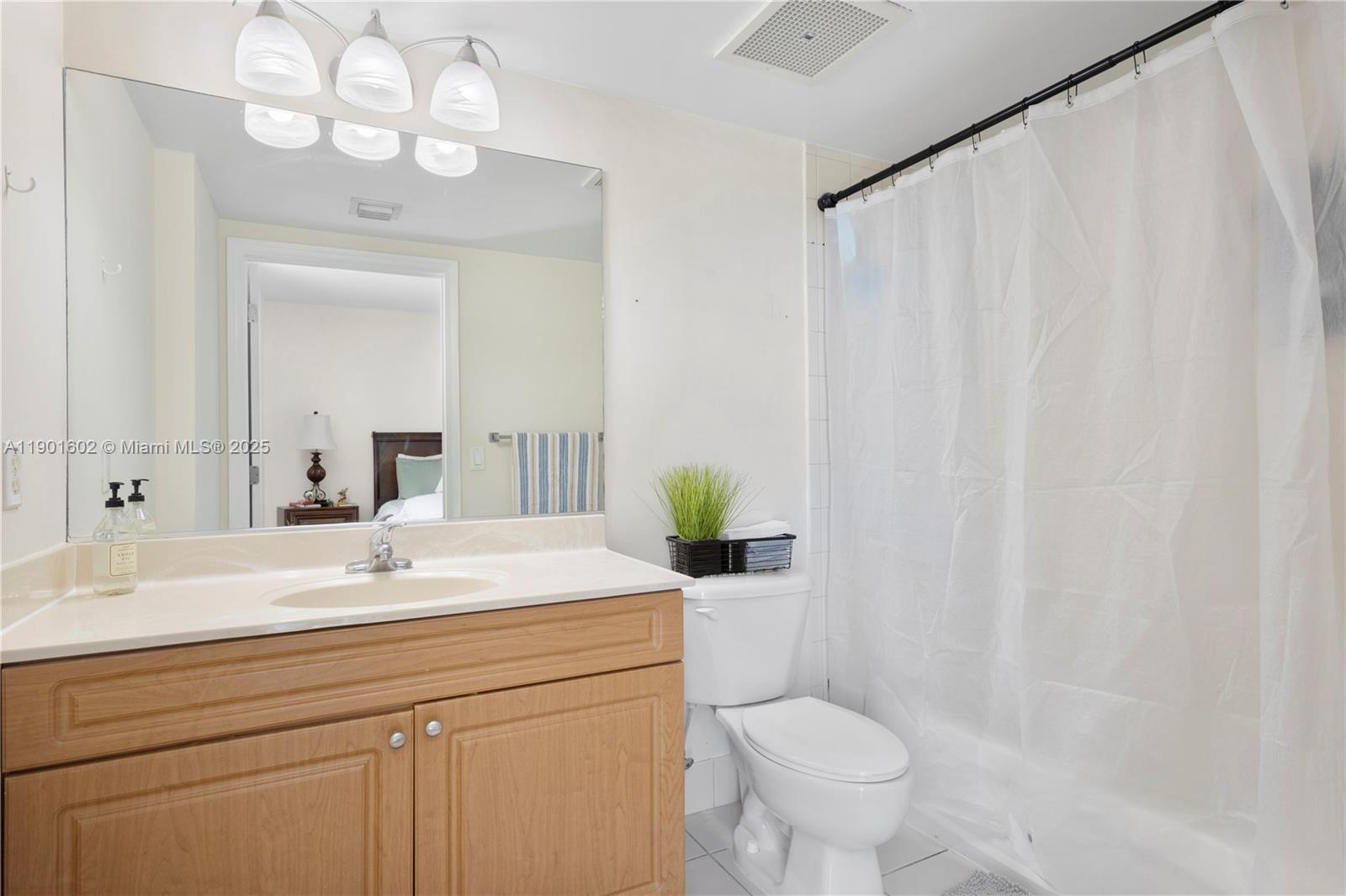 900 SW 8th St #1009 Miami, FL 33130