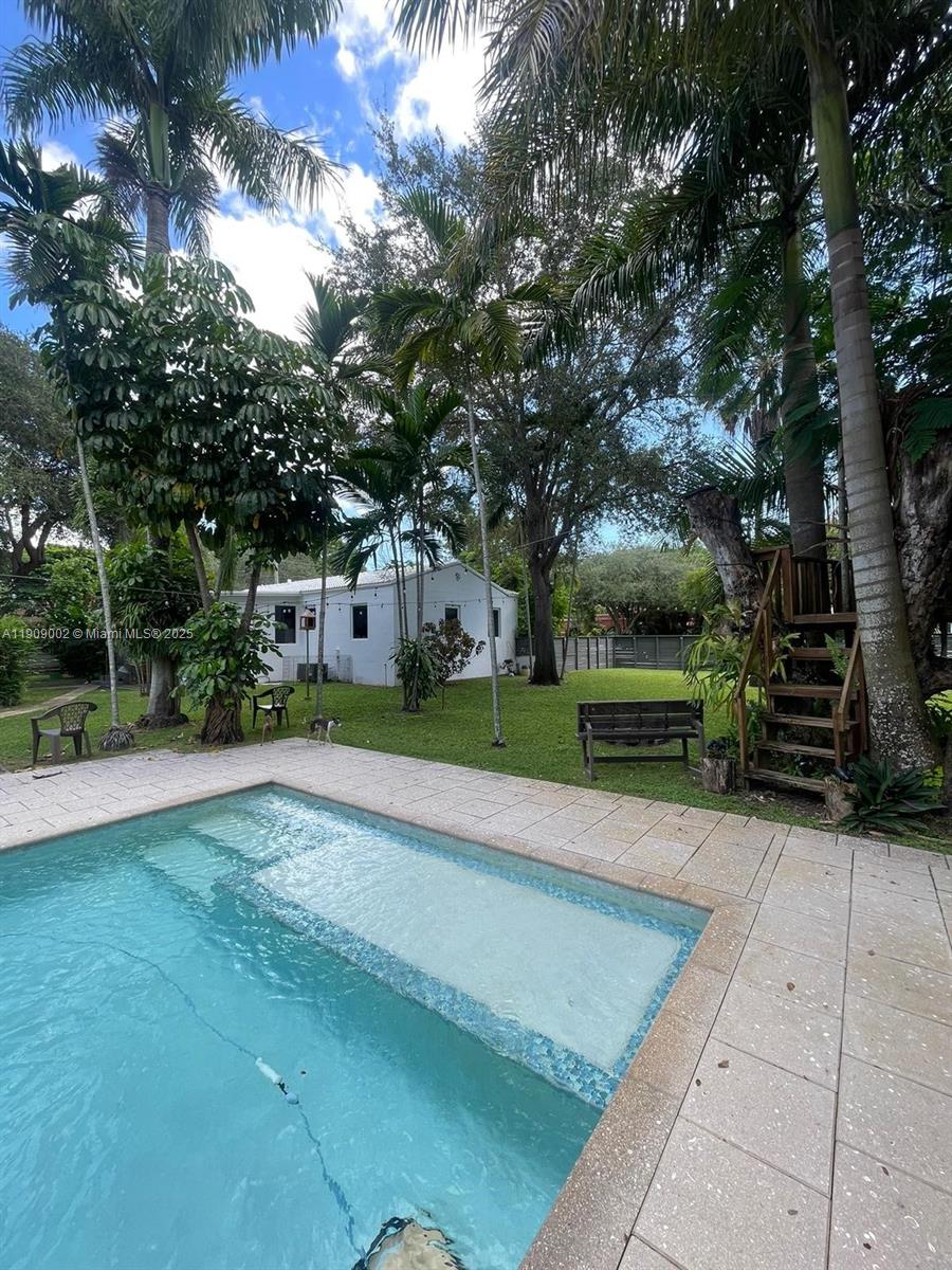 11660 NE 8th Ave Biscayne Park, FL 33161