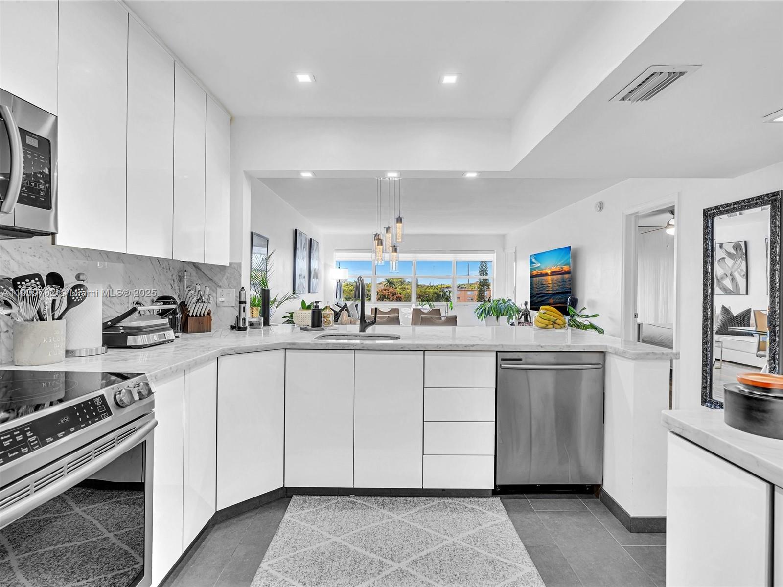 215 SE 3rd Ave #403C Hallandale Beach, FL 33009