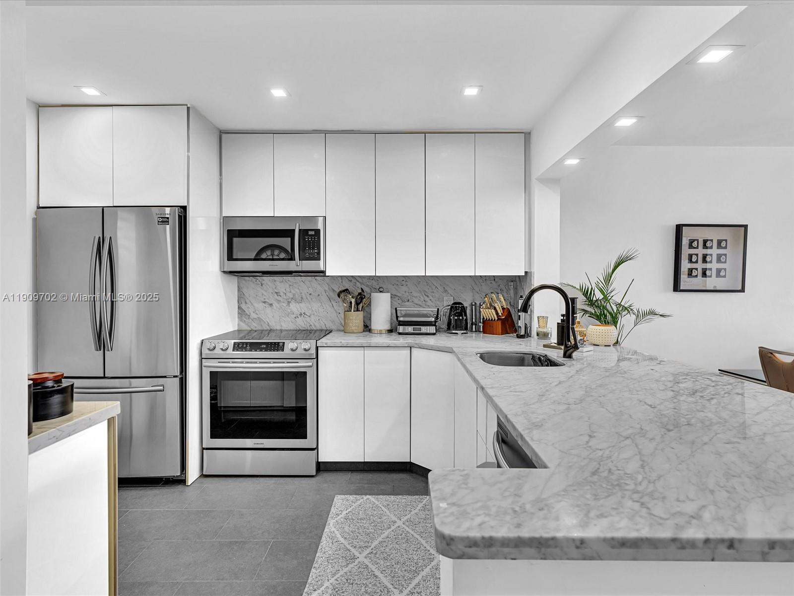 215 SE 3rd Ave #403C Hallandale Beach, FL 33009