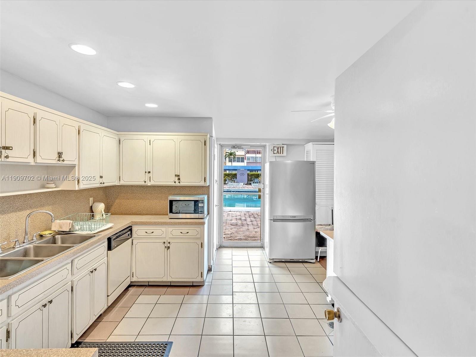 215 SE 3rd Ave #403C Hallandale Beach, FL 33009