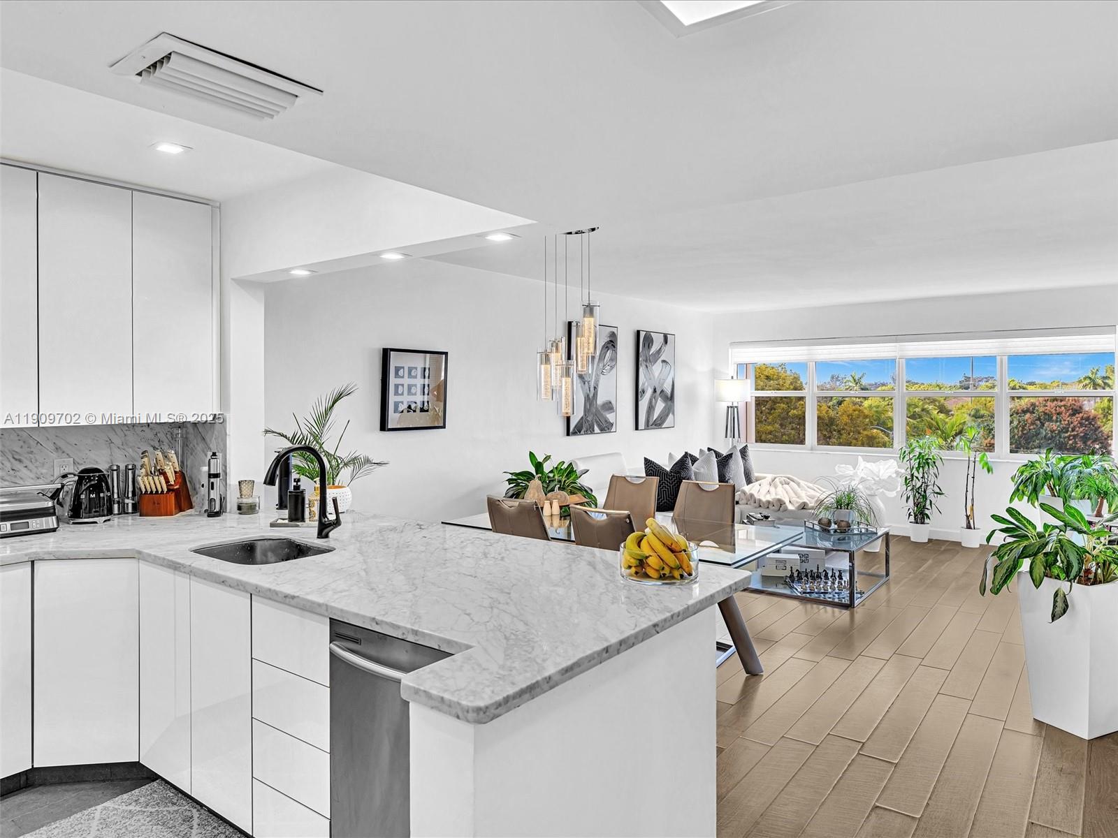 215 SE 3rd Ave #403C Hallandale Beach, FL 33009