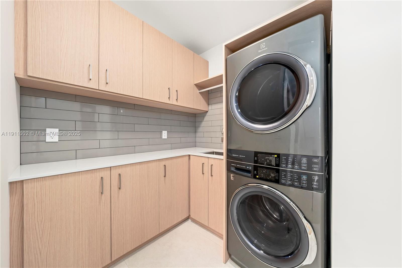 3200 Calusa St Coconut Grove, FL 33133