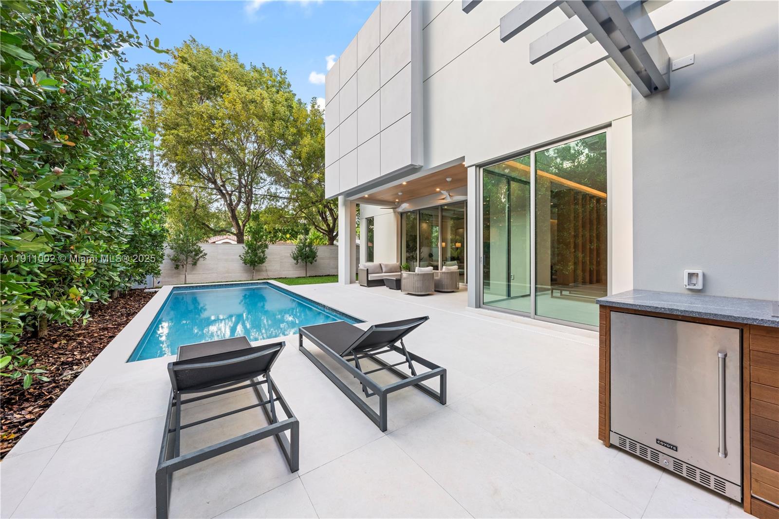 3200 Calusa St Coconut Grove, FL 33133