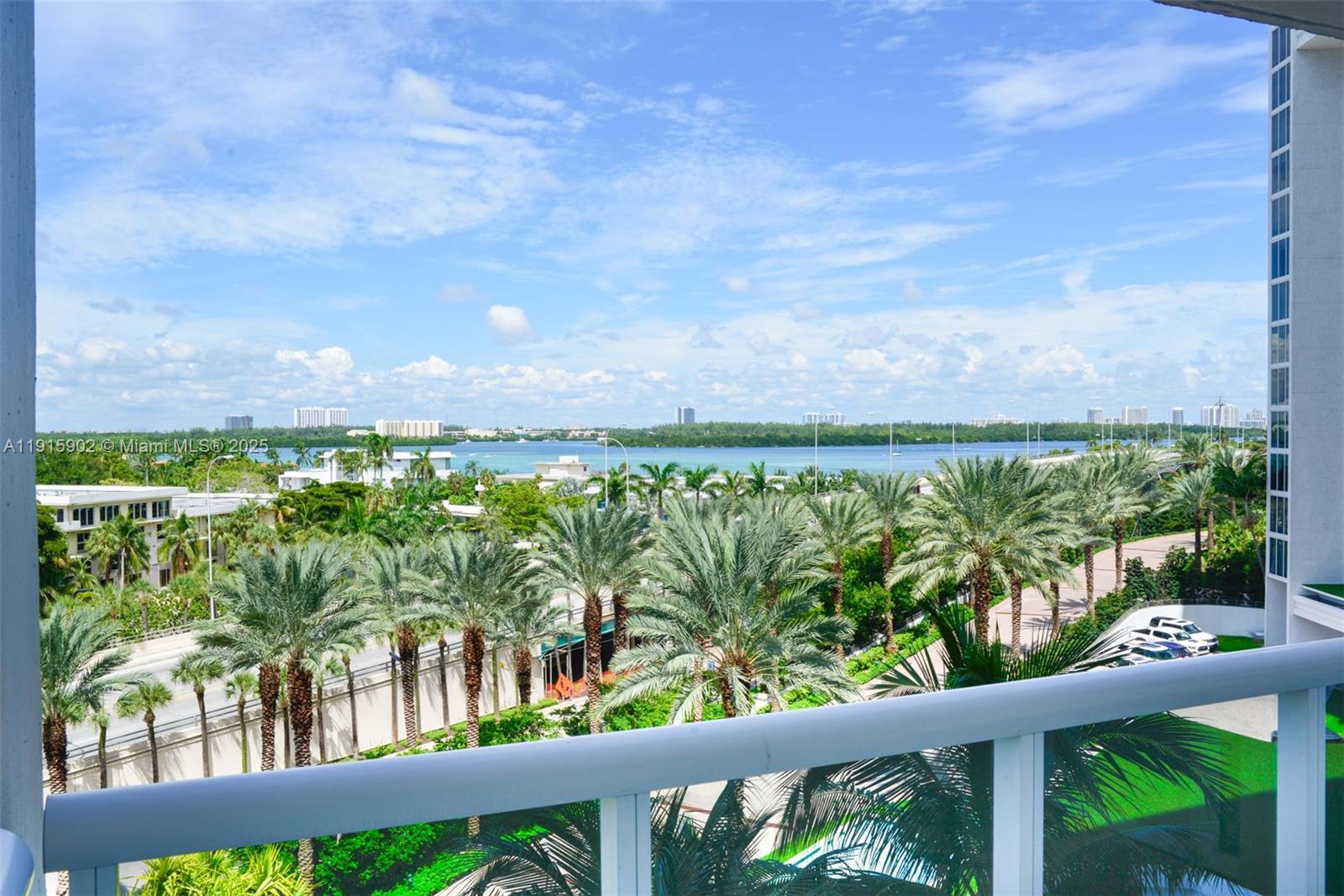 10275 Collins Ave #523