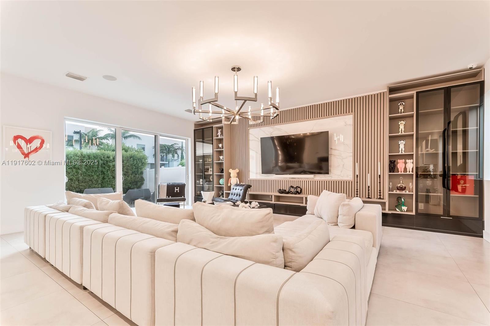 7446 NW 99th Ct Doral, FL 33178