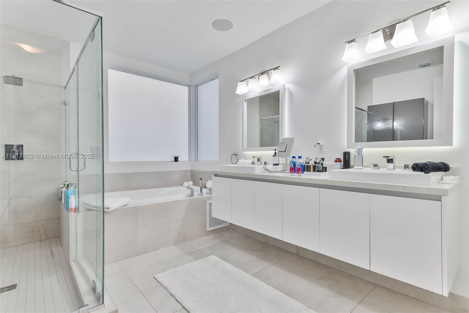 7446 NW 99th Ct Doral, FL 33178