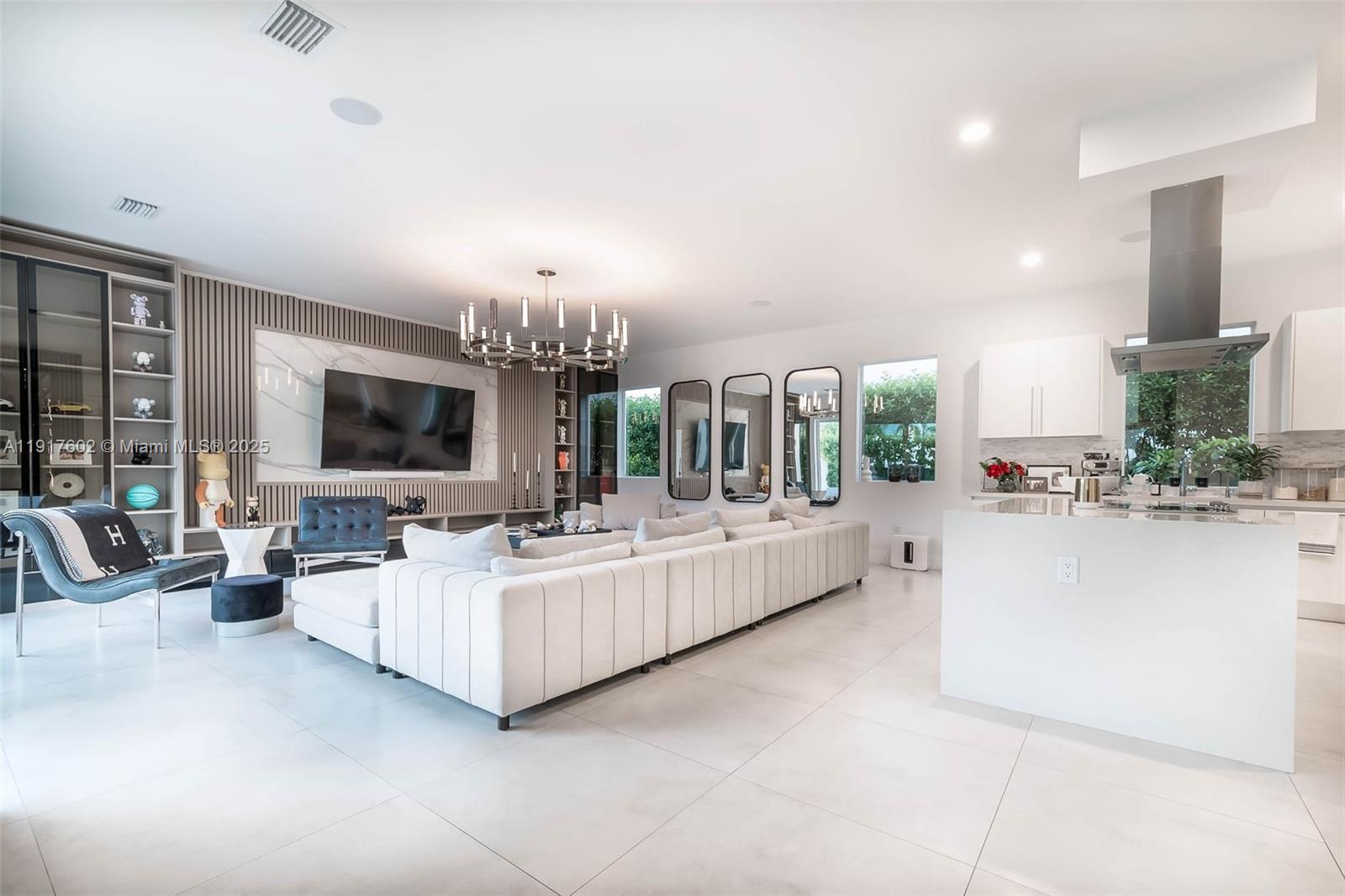 7446 NW 99th Ct Doral, FL 33178