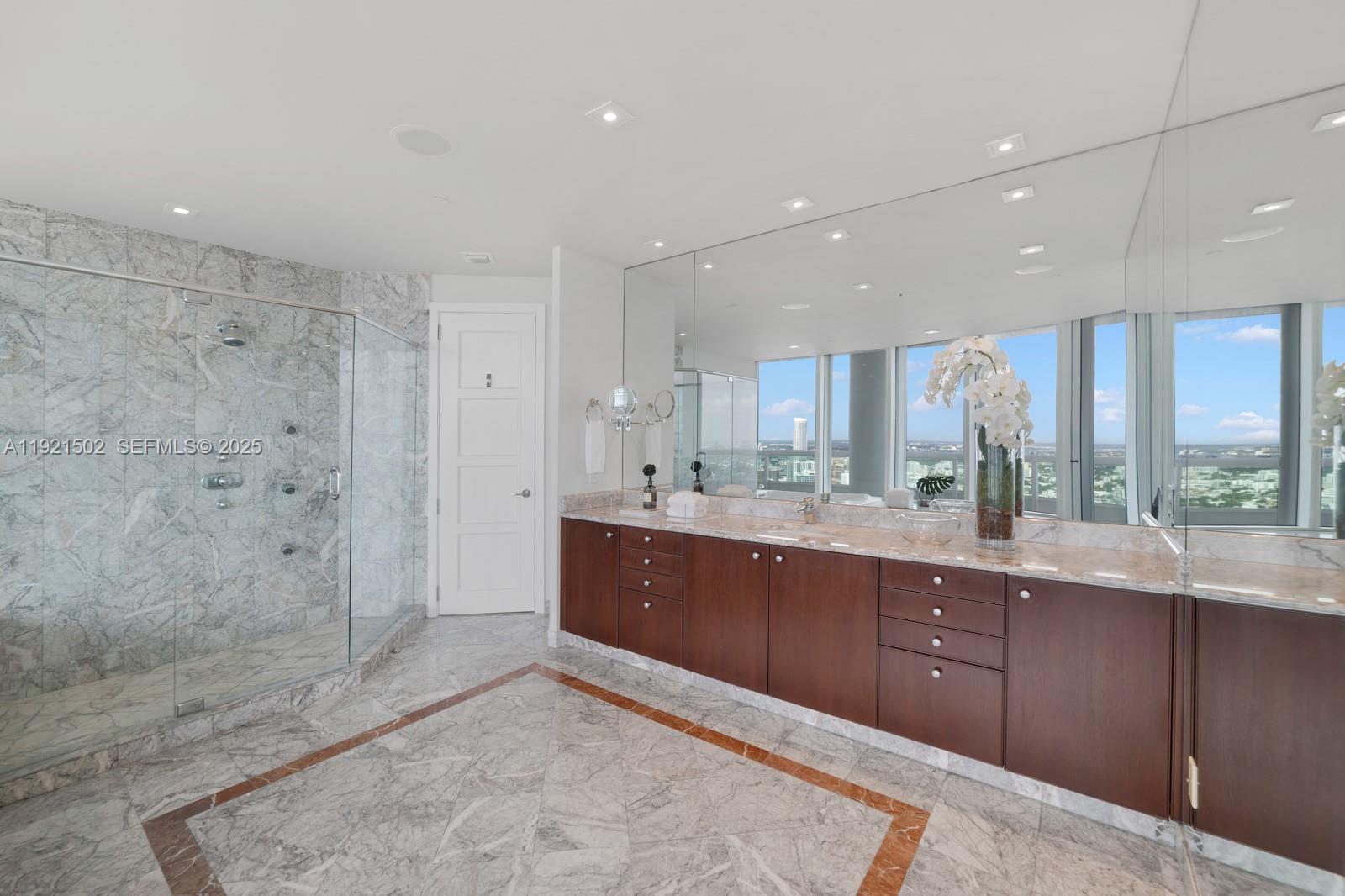 1643 Brickell Ave #4902 Miami, FL 33129