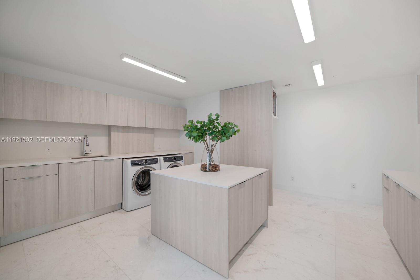 1643 Brickell Ave #4902 Miami, FL 33129