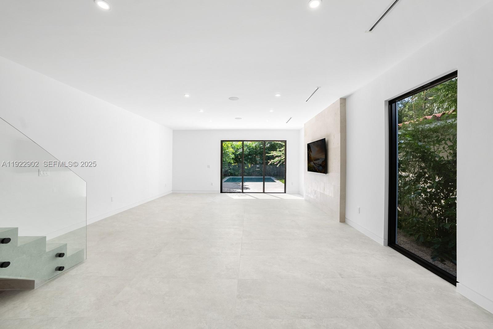 2610 SW 17th St Miami, FL 33145