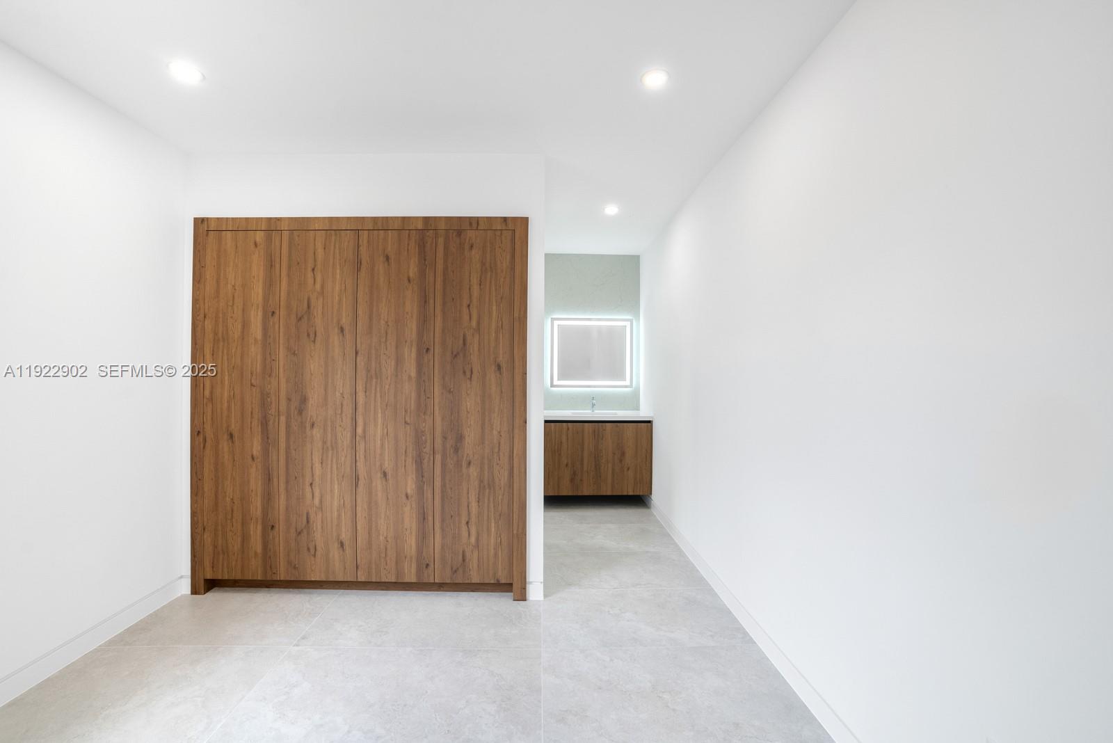 2610 SW 17th St Miami, FL 33145