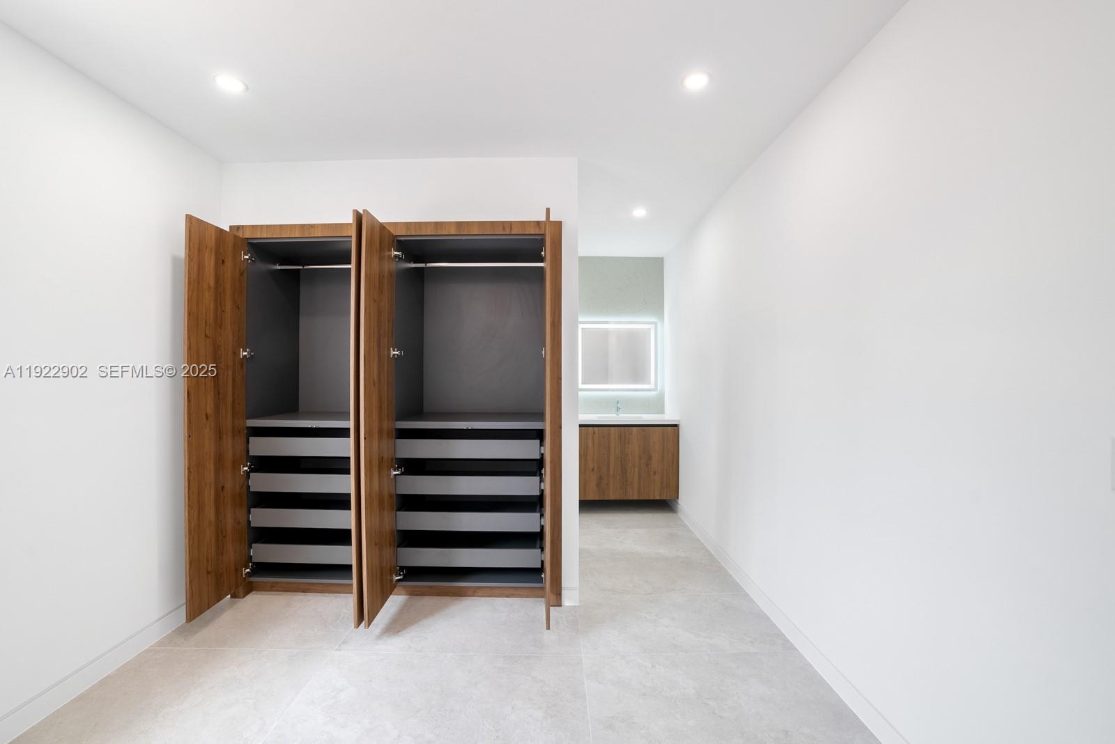 2610 SW 17th St Miami, FL 33145