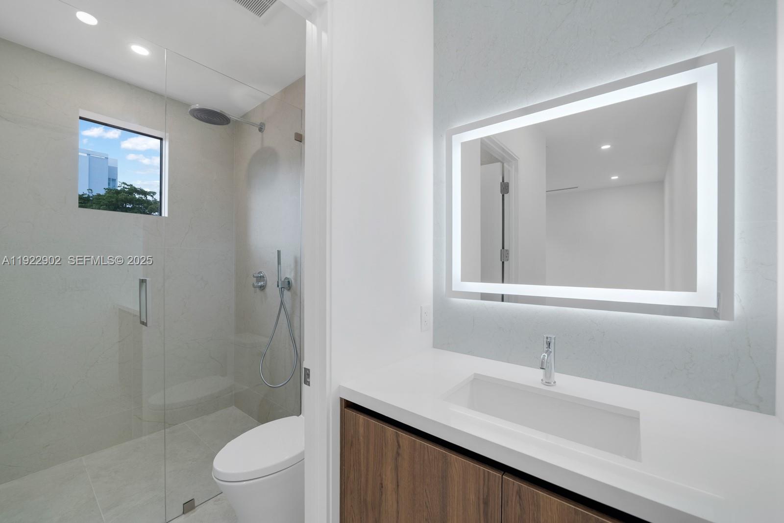 2610 SW 17th St Miami, FL 33145