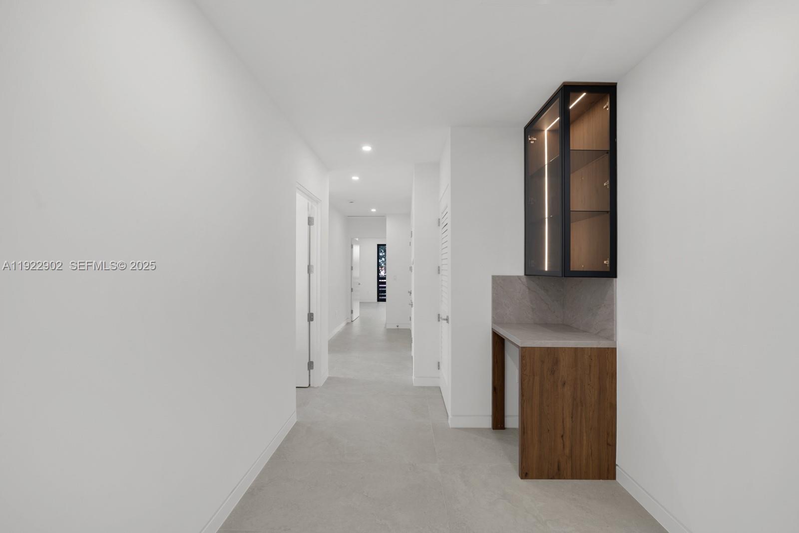 2610 SW 17th St Miami, FL 33145