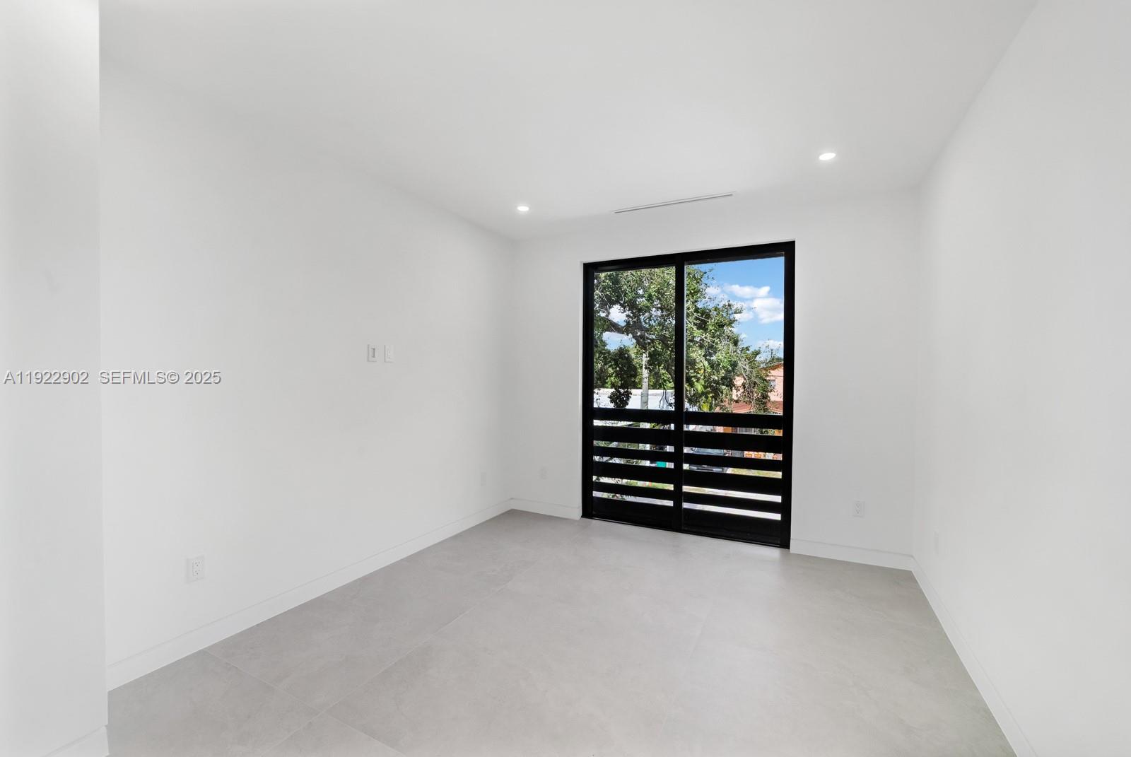 2610 SW 17th St Miami, FL 33145