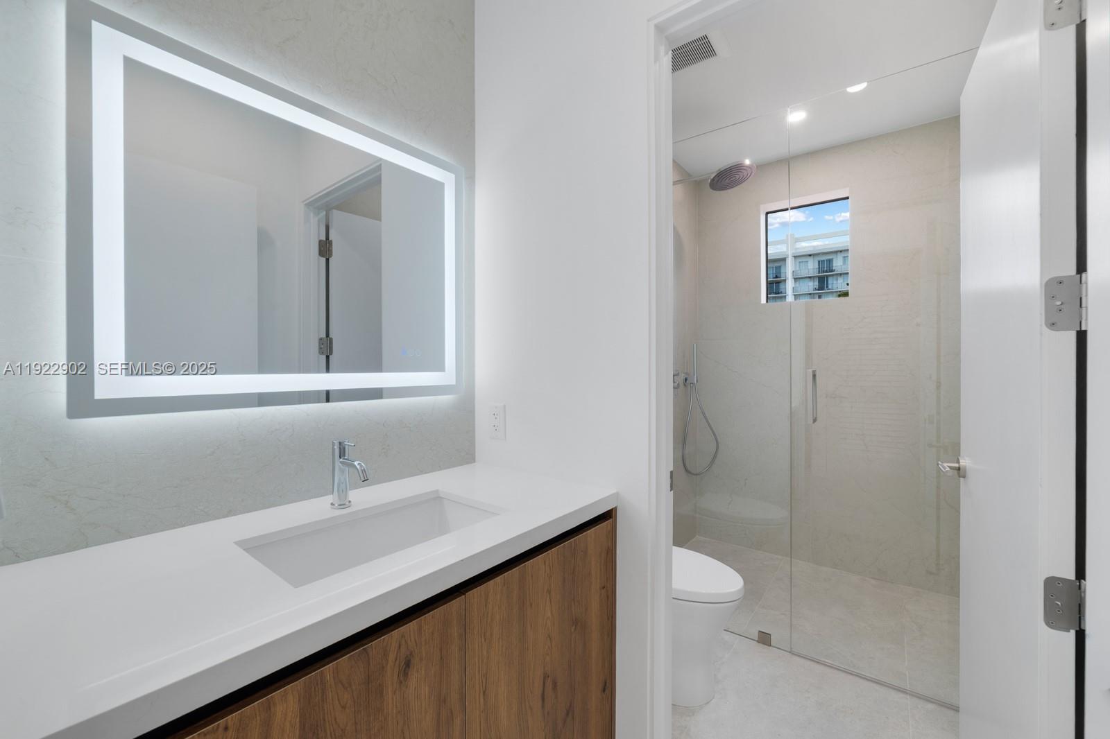 2610 SW 17th St Miami, FL 33145