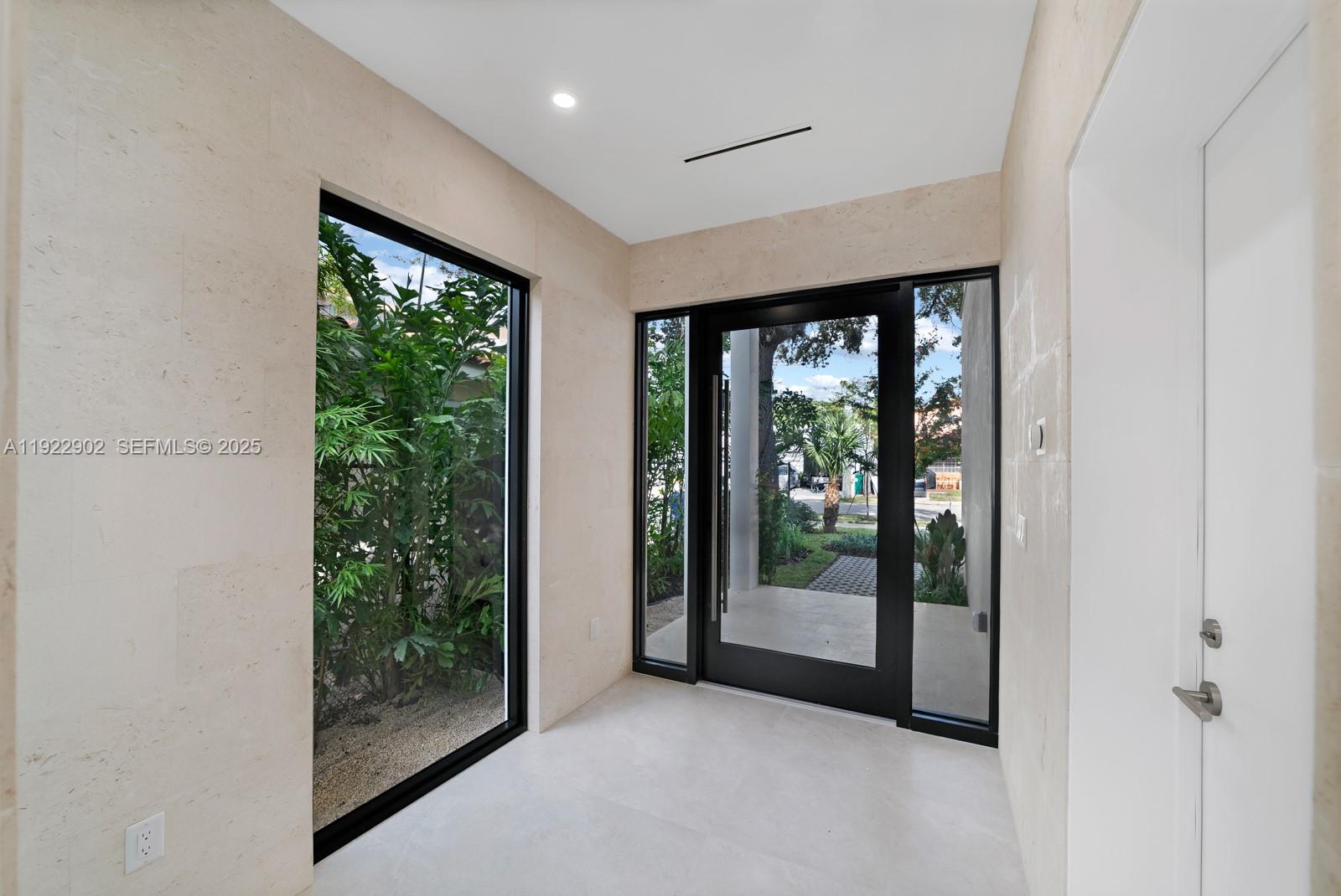 2610 SW 17th St Miami, FL 33145