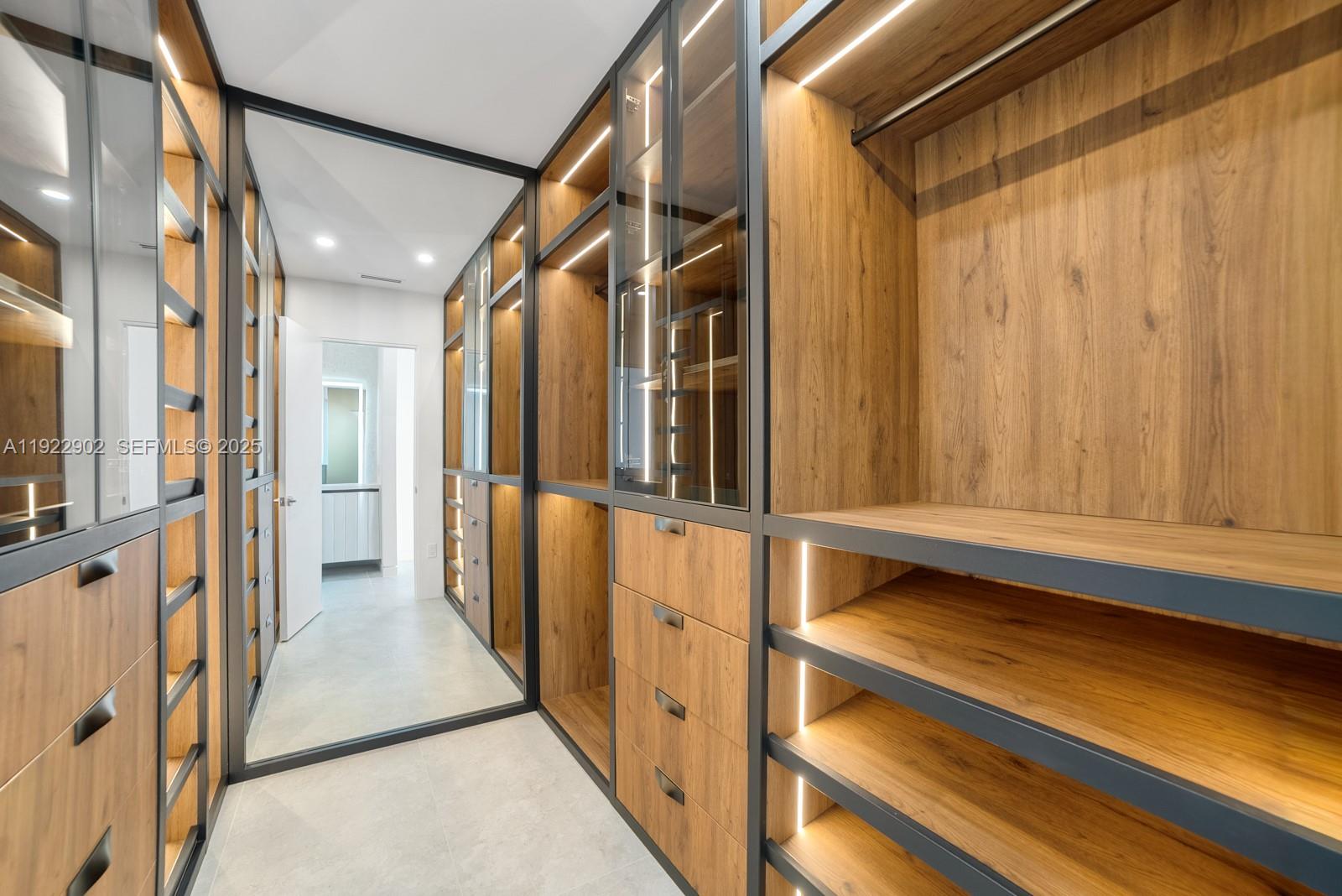 2610 SW 17th St Miami, FL 33145