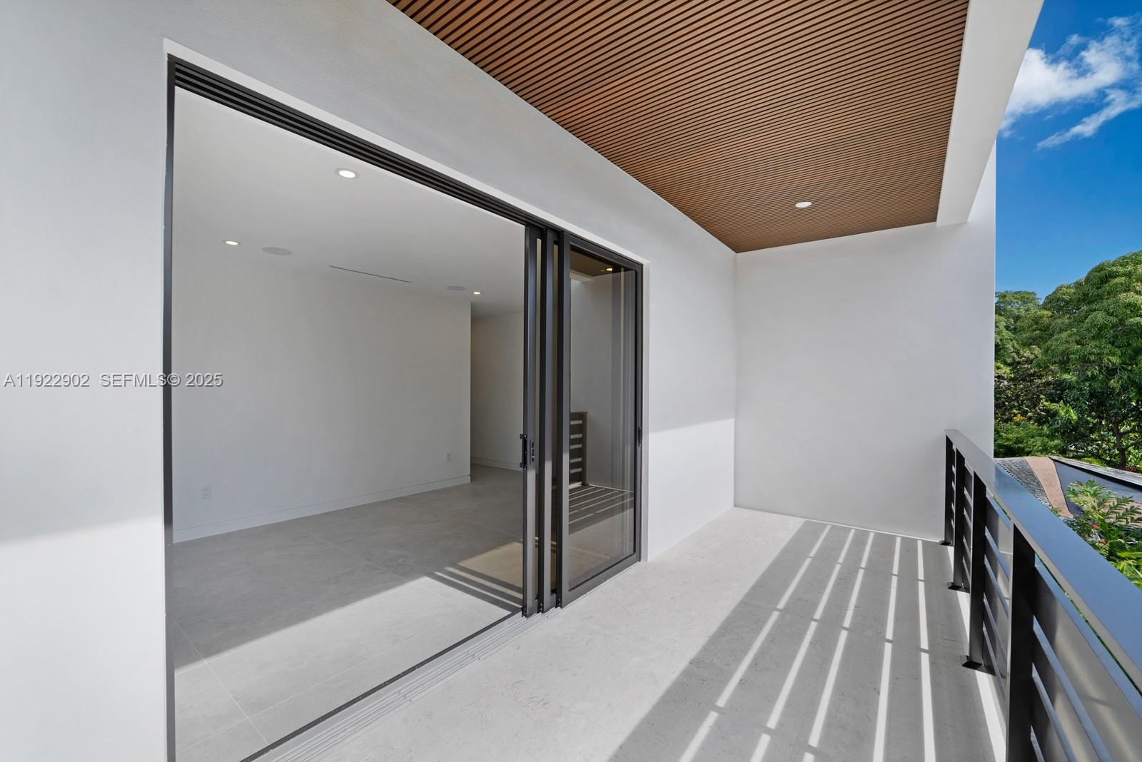 2610 SW 17th St Miami, FL 33145