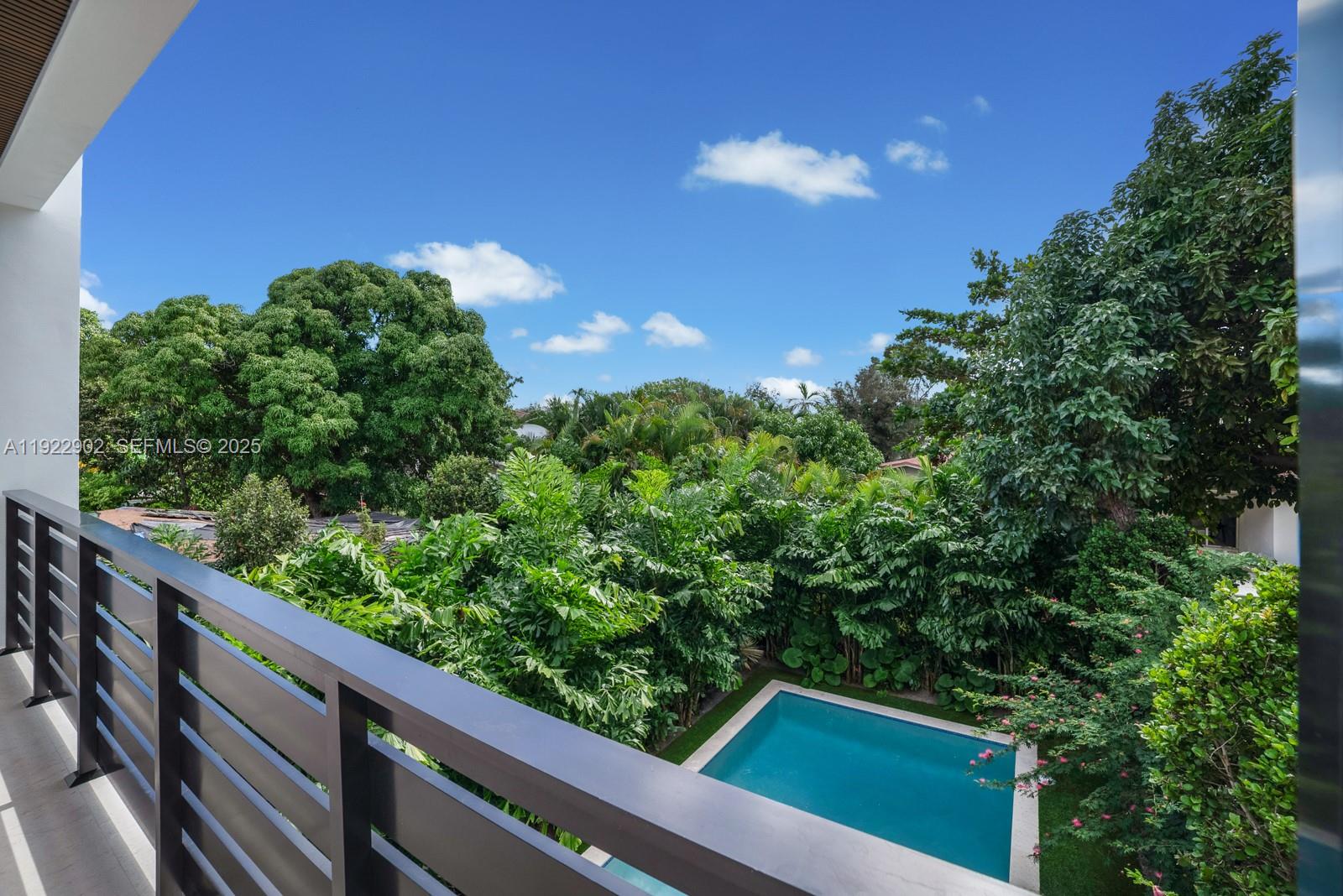 2610 SW 17th St Miami, FL 33145