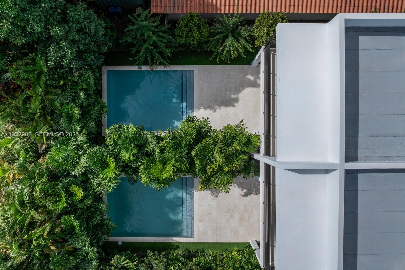 2610 SW 17th St Miami, FL 33145