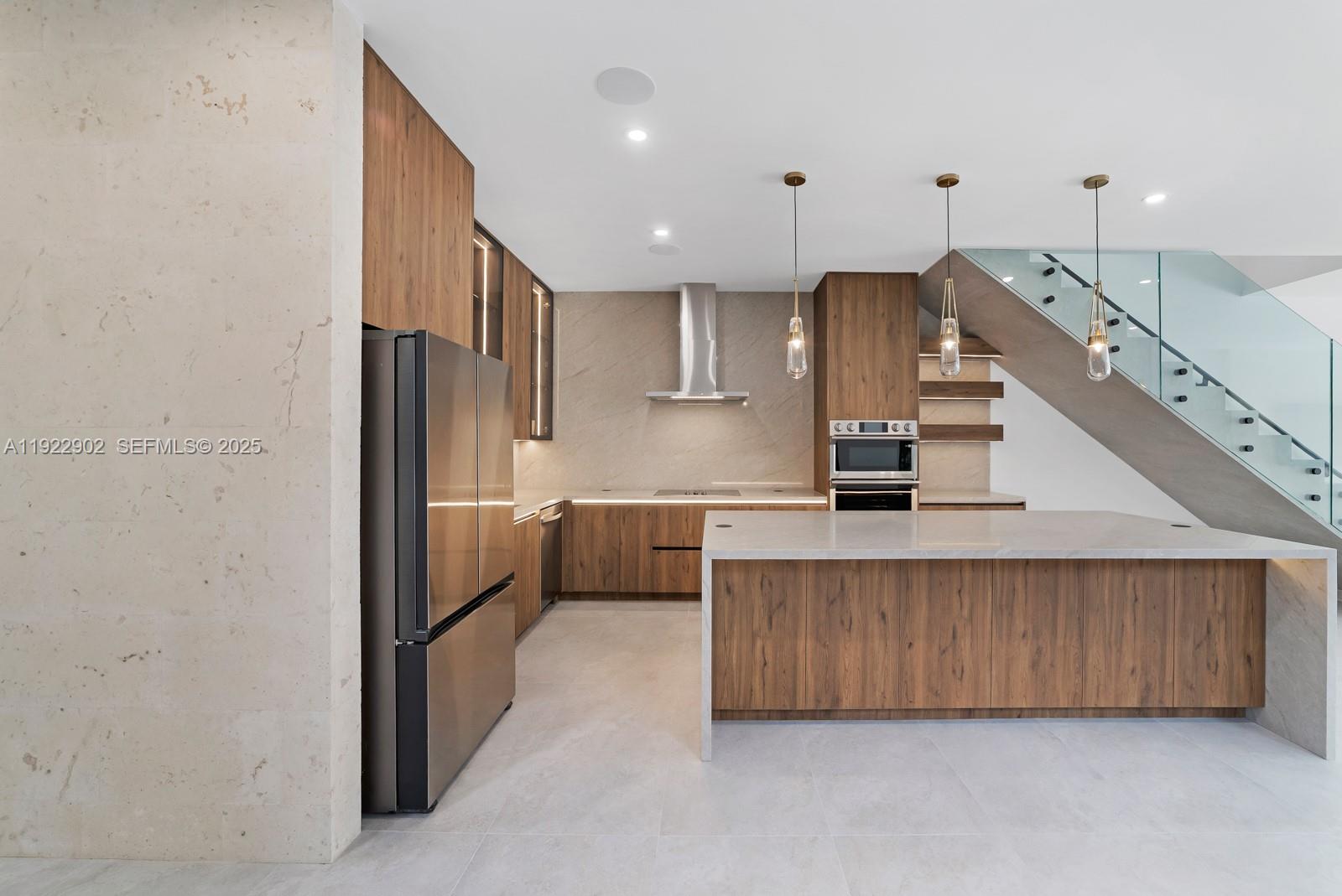 2610 SW 17th St Miami, FL 33145